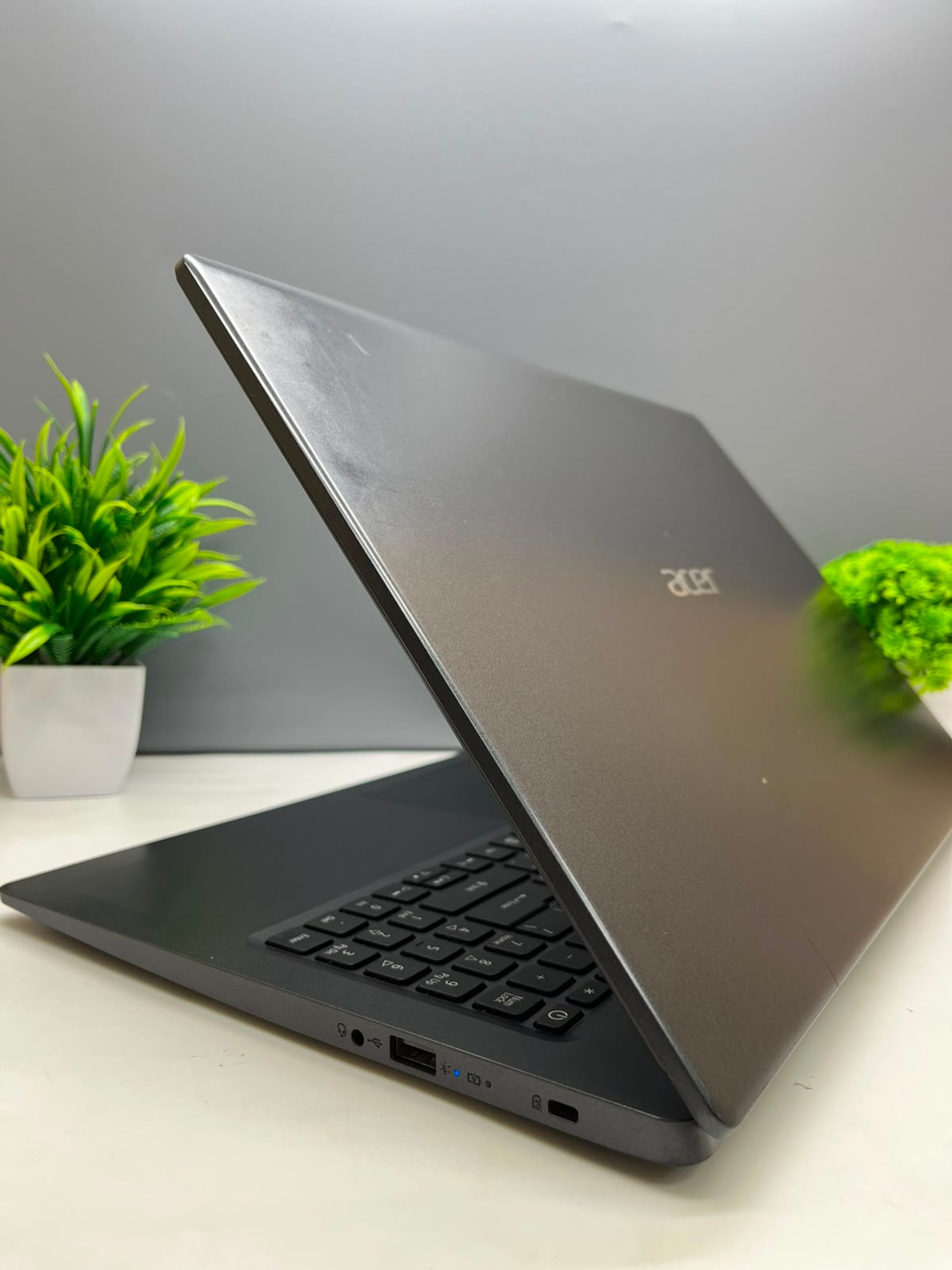 Ноутбук Acer Для работы и учебы  Intel Core i5  8-поколение  ядер 8 GB 240 GB 13 дюймов