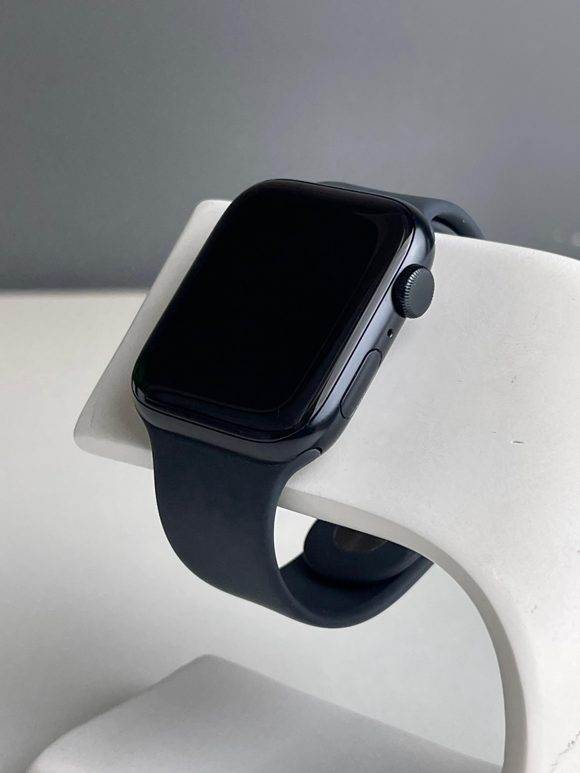 Apple Watch SE 44 мм (2е поколение)