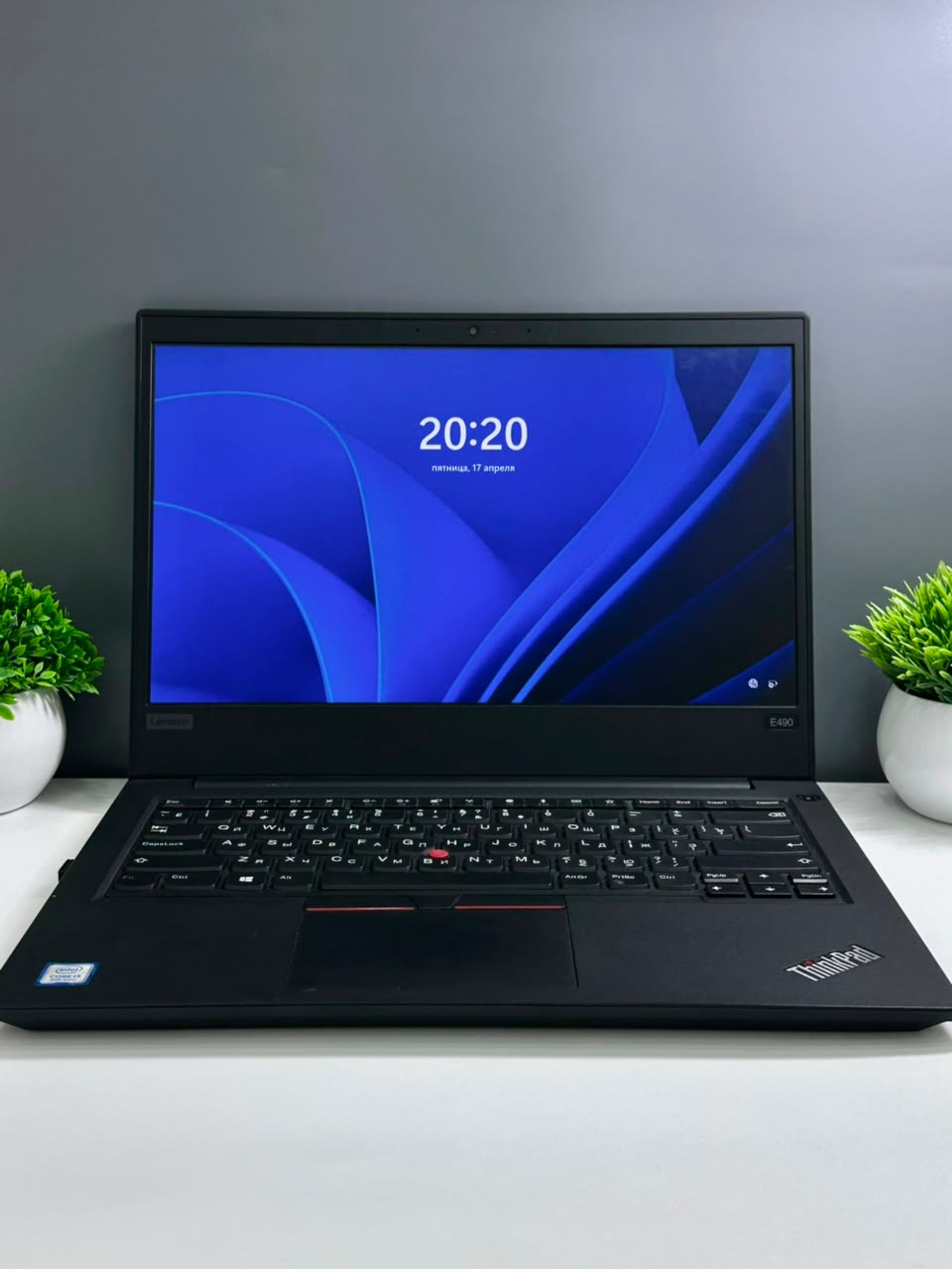 Ноутбук Lenovo Для работы и учебы  Intel Core i3  8-поколение  ядер 4 GB 240 GB 14 дюймов