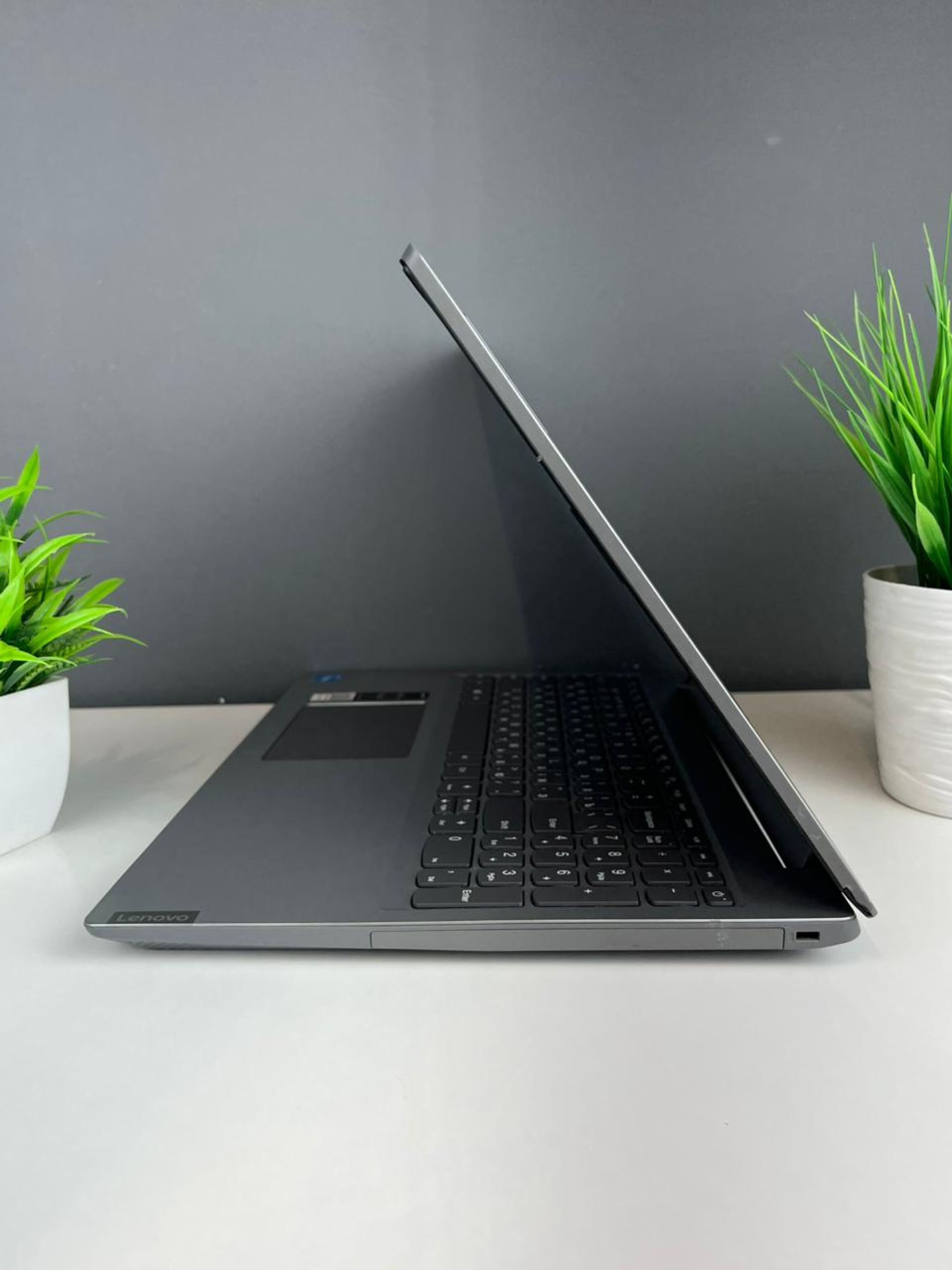 Ноутбук Lenovo Все остальные  Intel Core i3  11-поколение  ядер 8 GB 14 дюймов