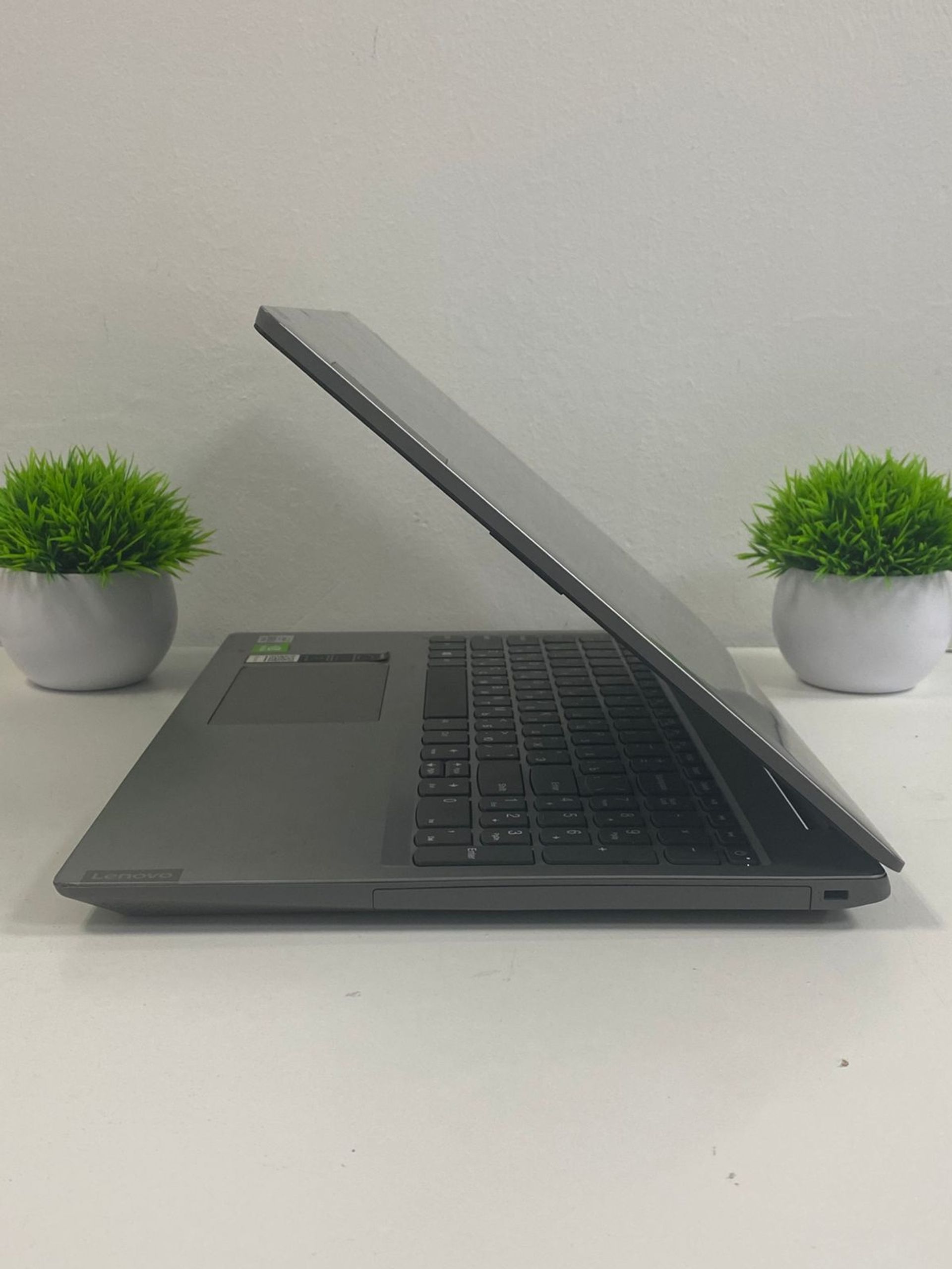 Ноутбук Lenovo core i3/10-пок  Intel Core i3  10-поколение  ядер 4 GB 16 дюймов