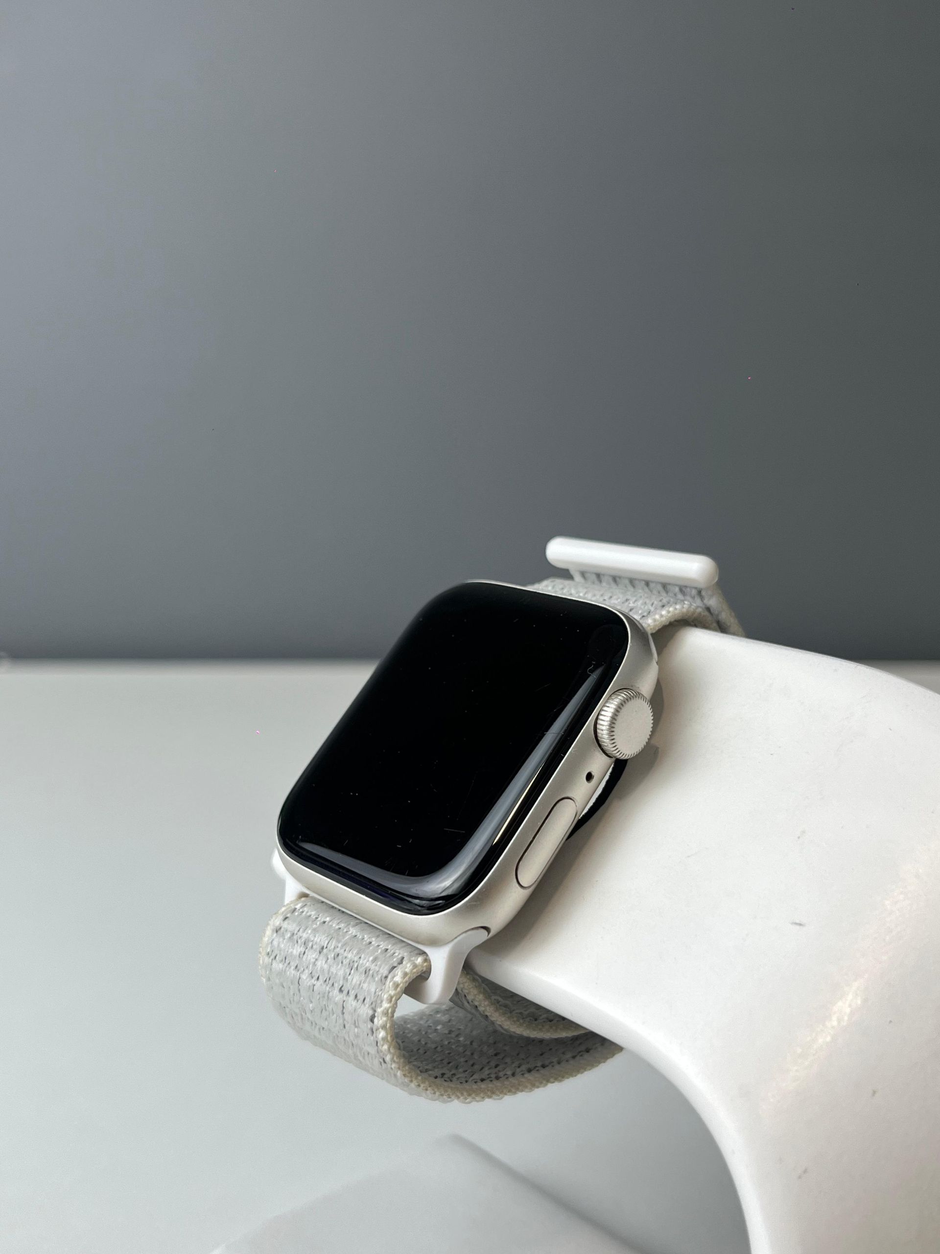 Apple Watch SE 44 мм (2е поколение)