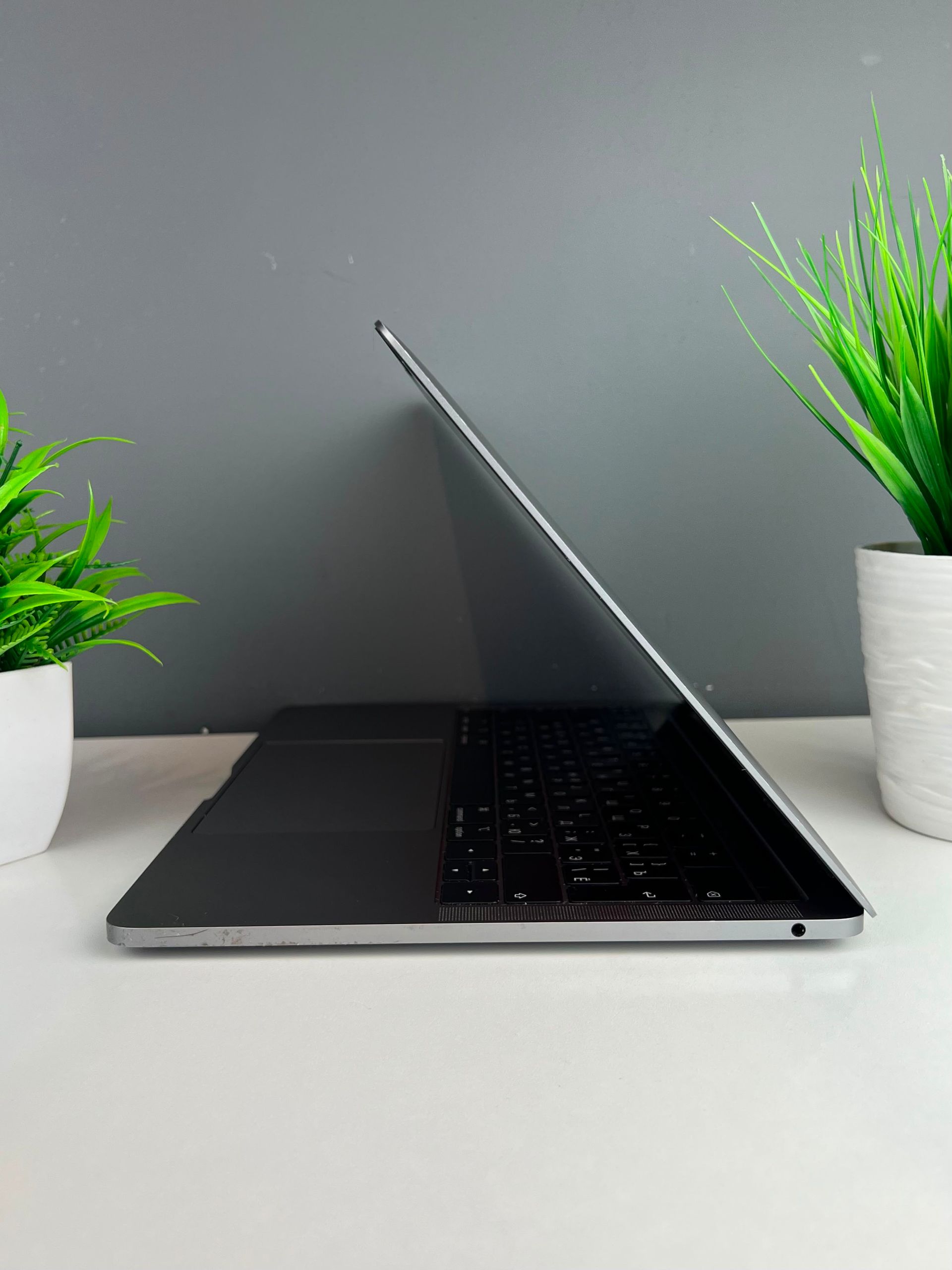 Ноутбук Apple MacBook Pro  Intel Core i5  8-поколение  ядер 8 GB 128 GB 13 дюймов
