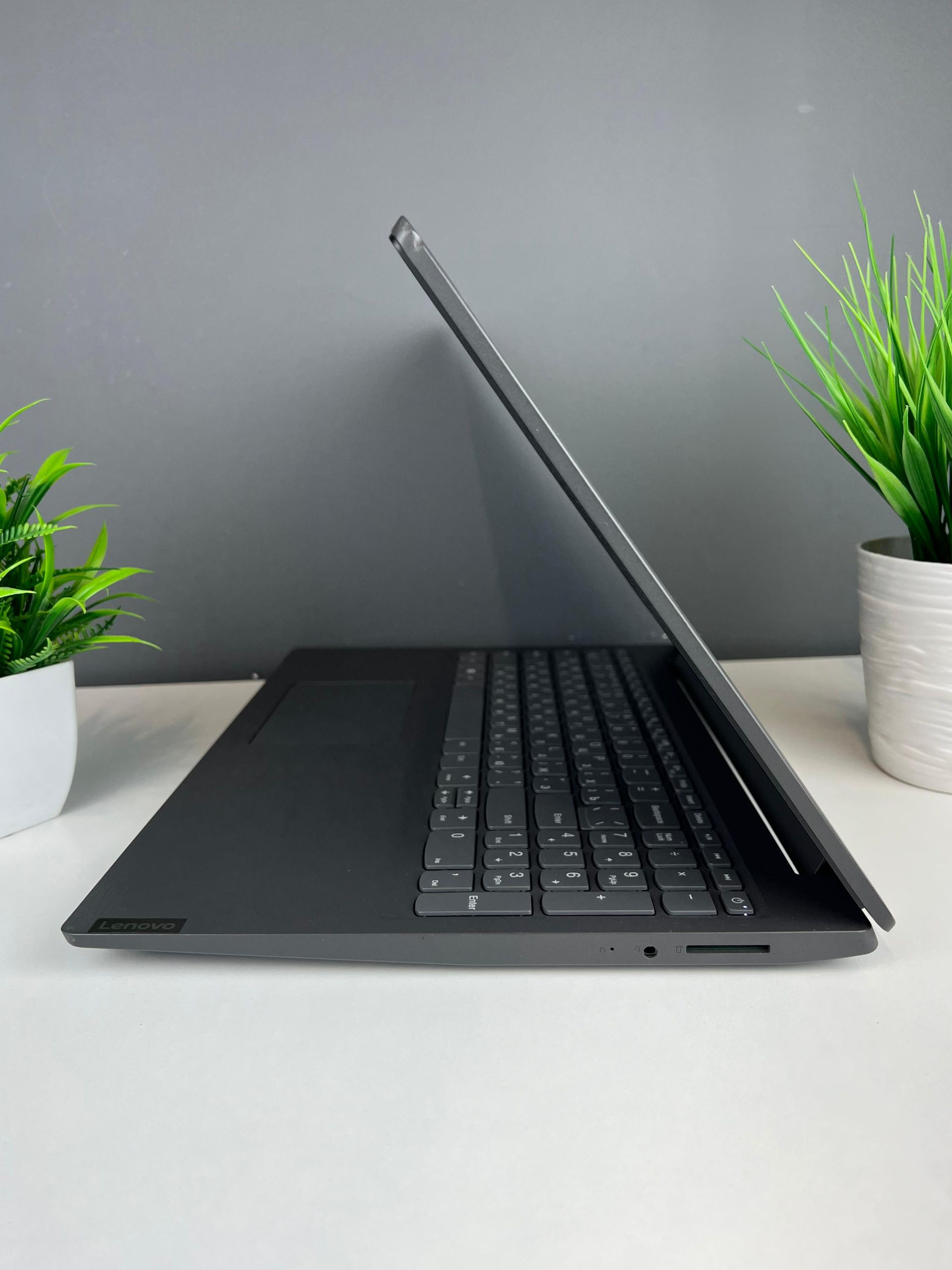 Ноутбук Lenovo Для работы и учебы AMD Ryzen 5 4-поколение ядер 8 GB 256 GB 15 дюймов