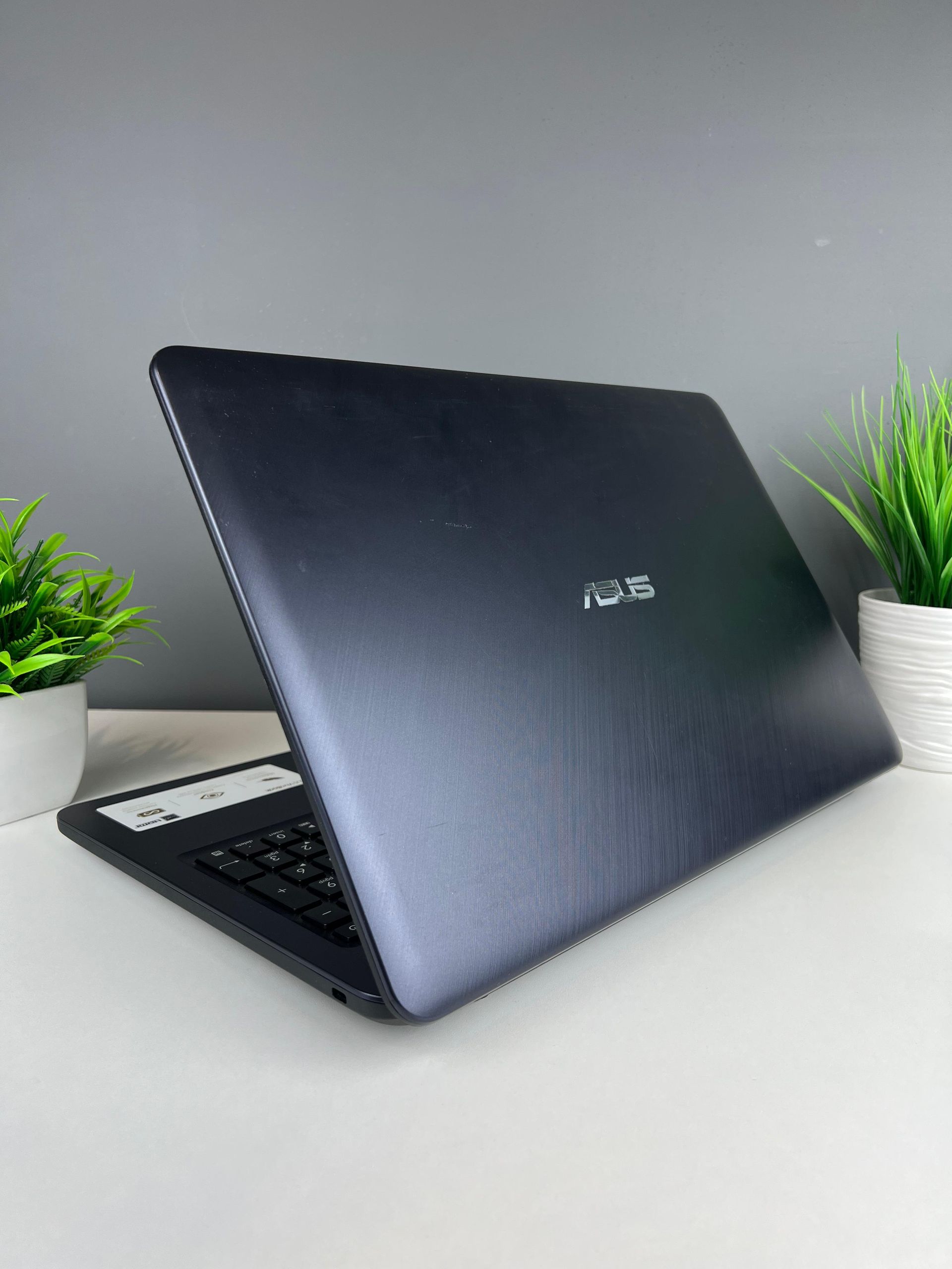 Ноутбук Asus core i3/7-пок  Intel Core i3  7-поколение  ядер 8 GB 256 GB
