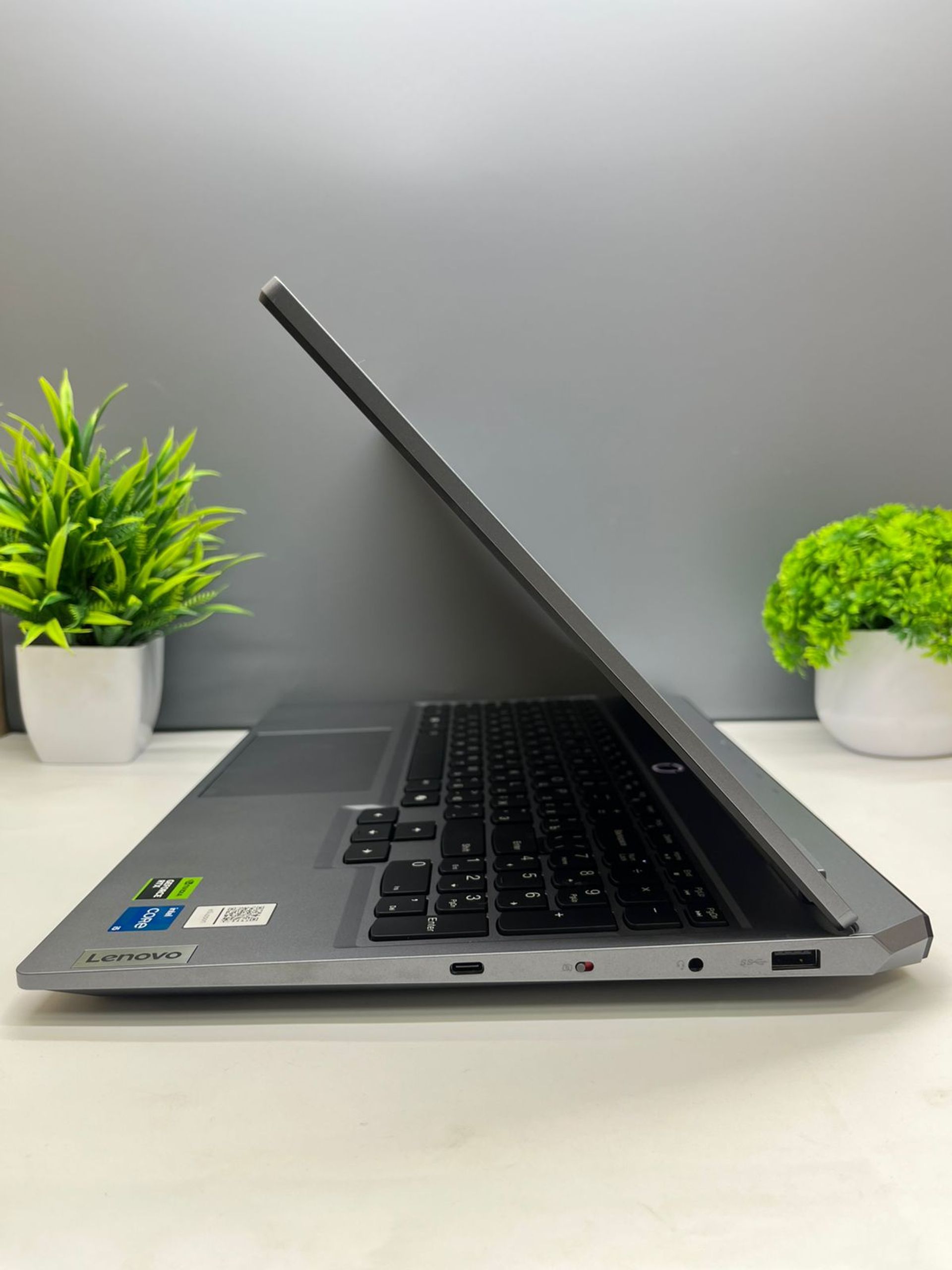 Ноутбук Lenovo intel core i5  12-поколение  Intel Core i5  12-поколение  ядер 16 GB 512 GB 18 дюймов