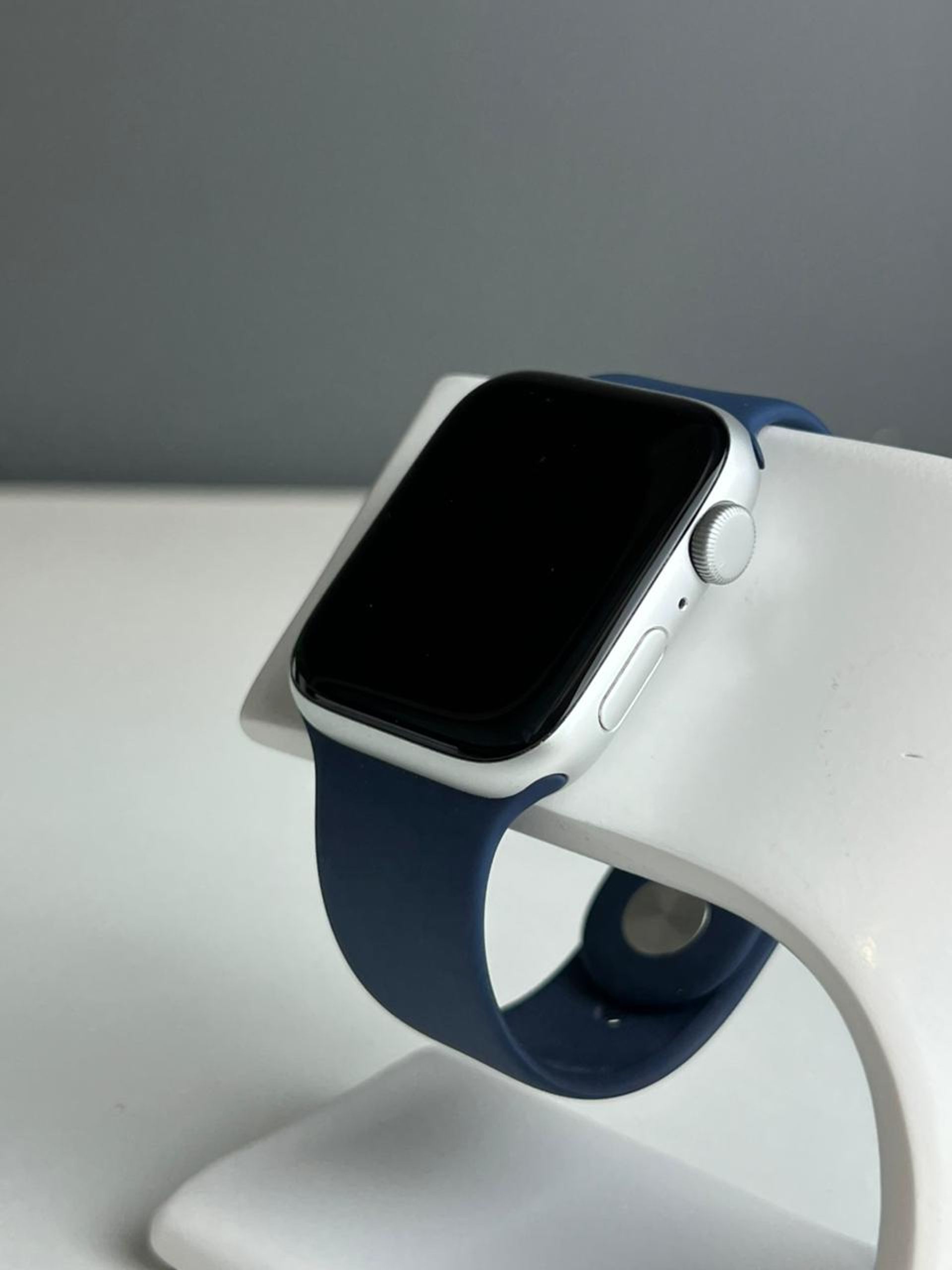 Apple Watch SE 44 мм (2е поколение)