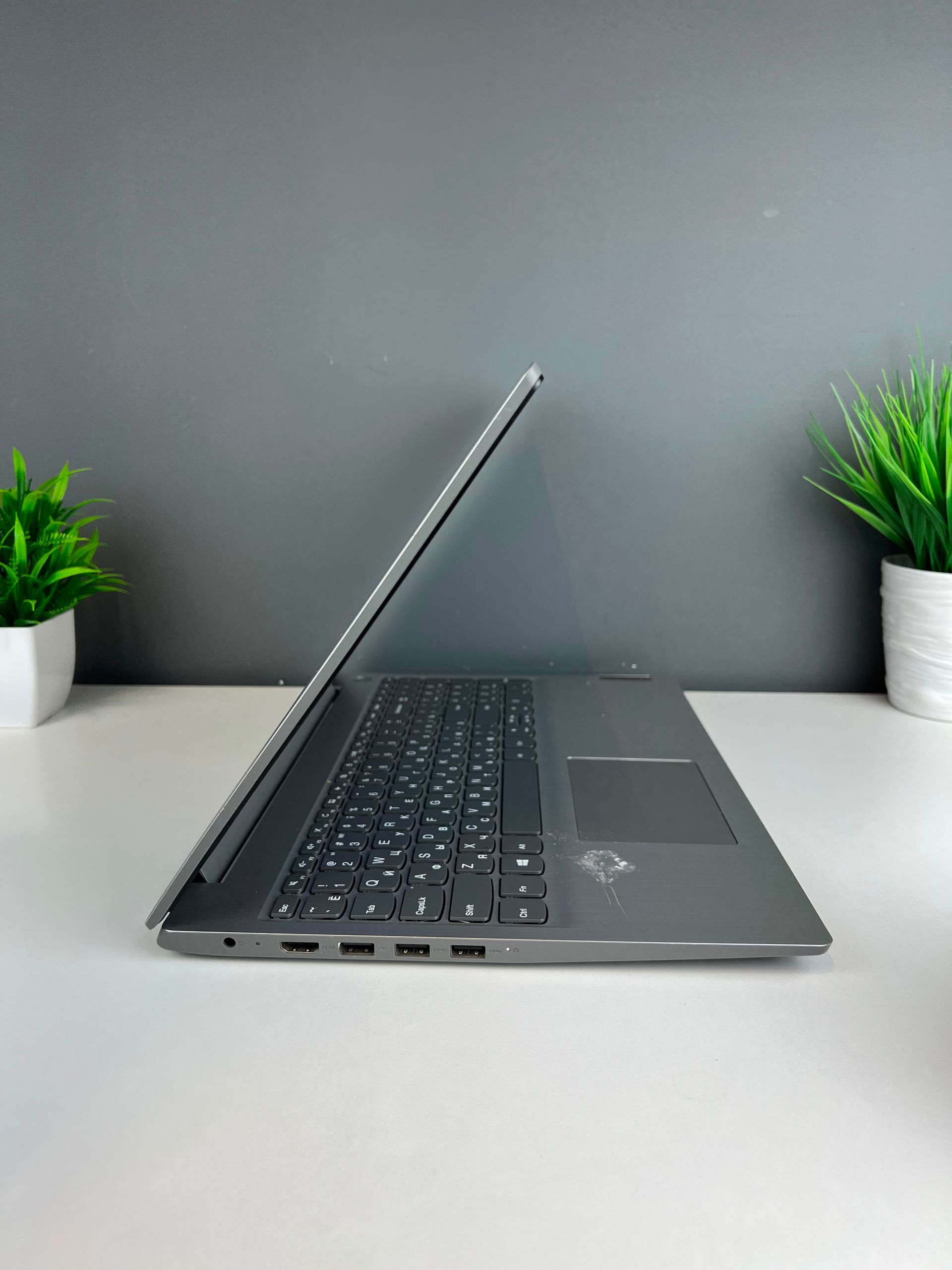 Ноутбук Lenovo core i3/10-пок  Intel Core i3  10-поколение  ядер 8 GB 256 GB 15 дюймов