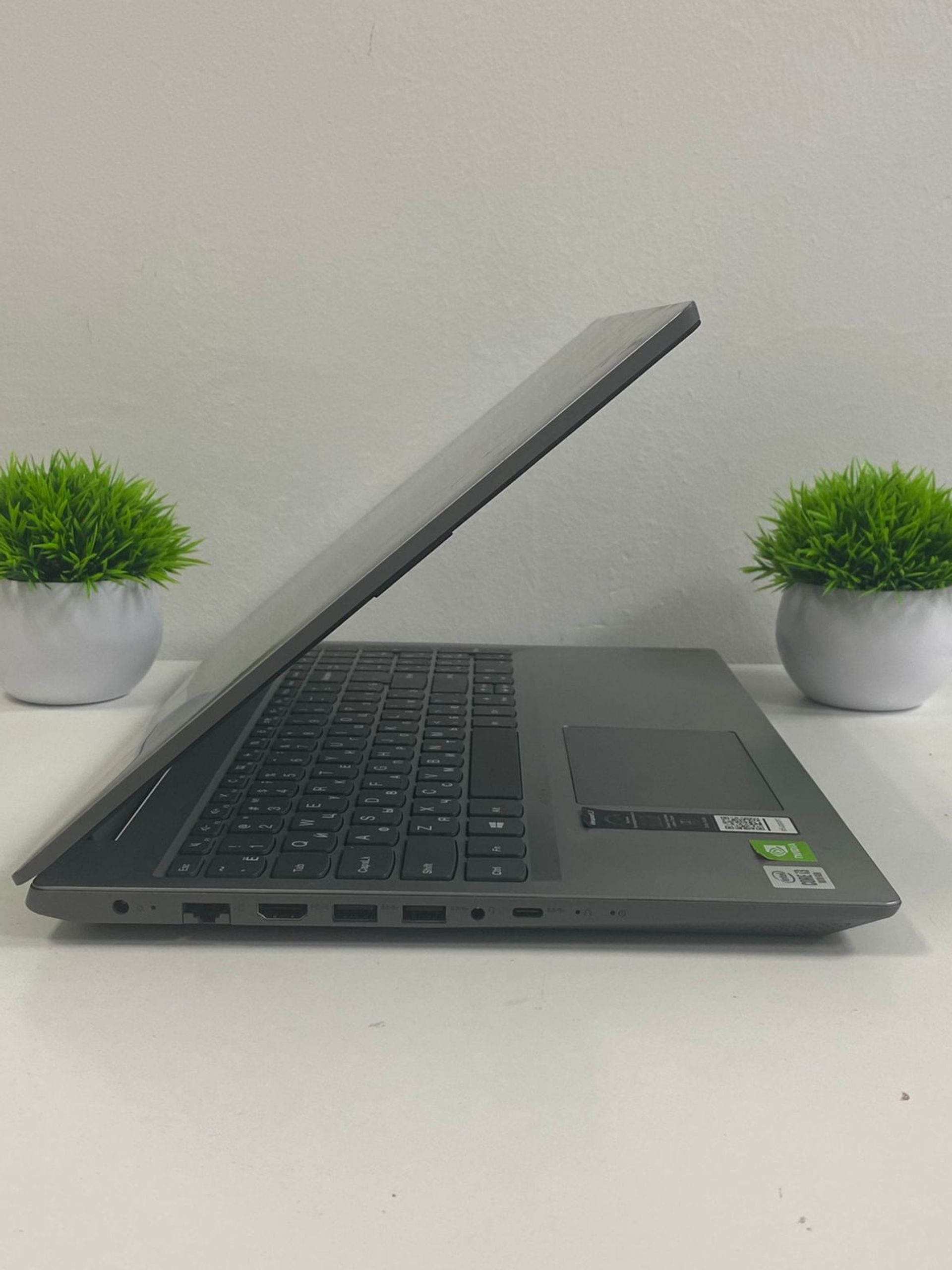 Ноутбук Lenovo core i3/10-пок  Intel Core i3  10-поколение  ядер 4 GB 16 дюймов