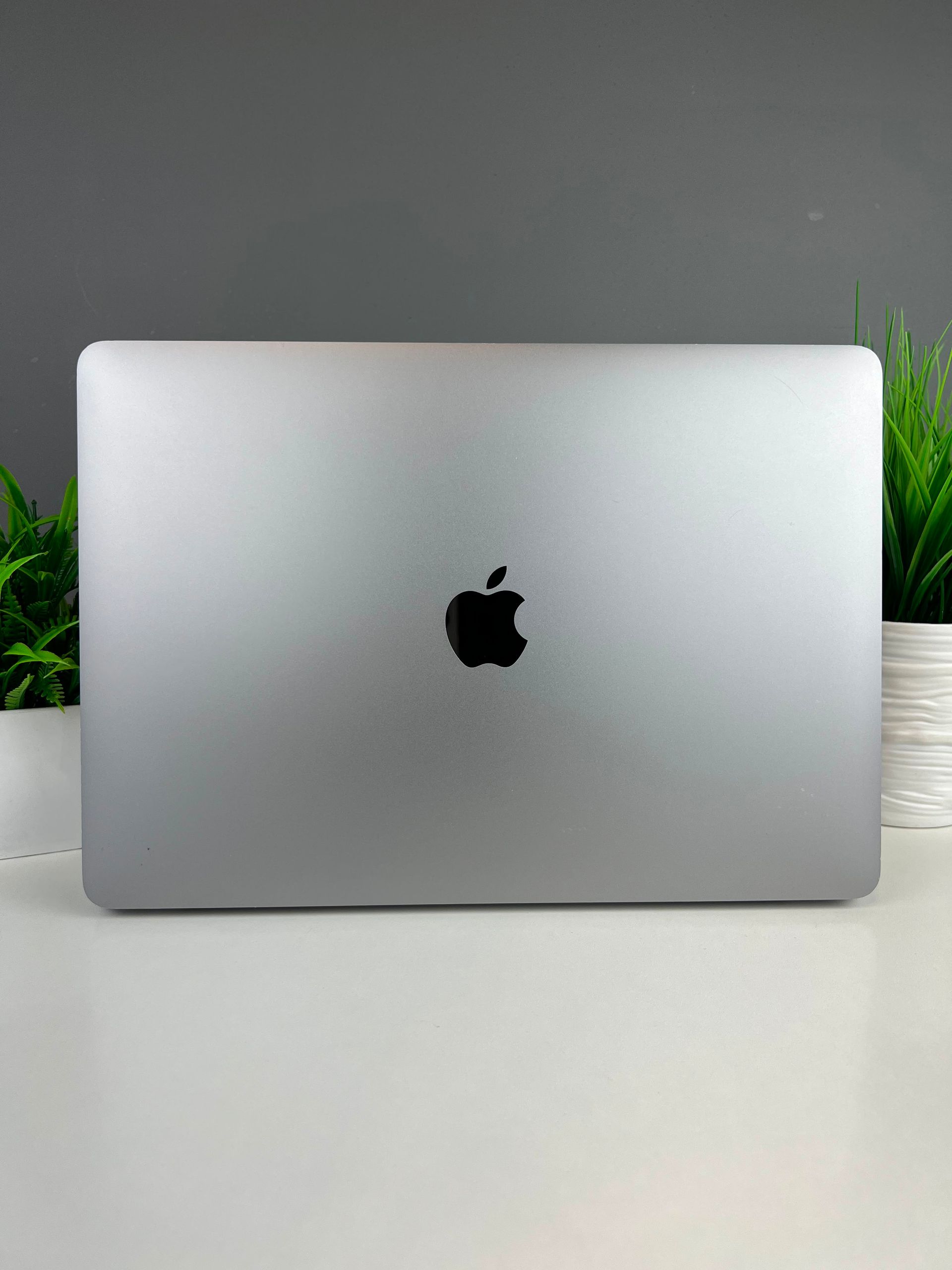 Ноутбук Apple MacBook Pro  Intel Core i5  8-поколение  ядер 8 GB 128 GB 13 дюймов