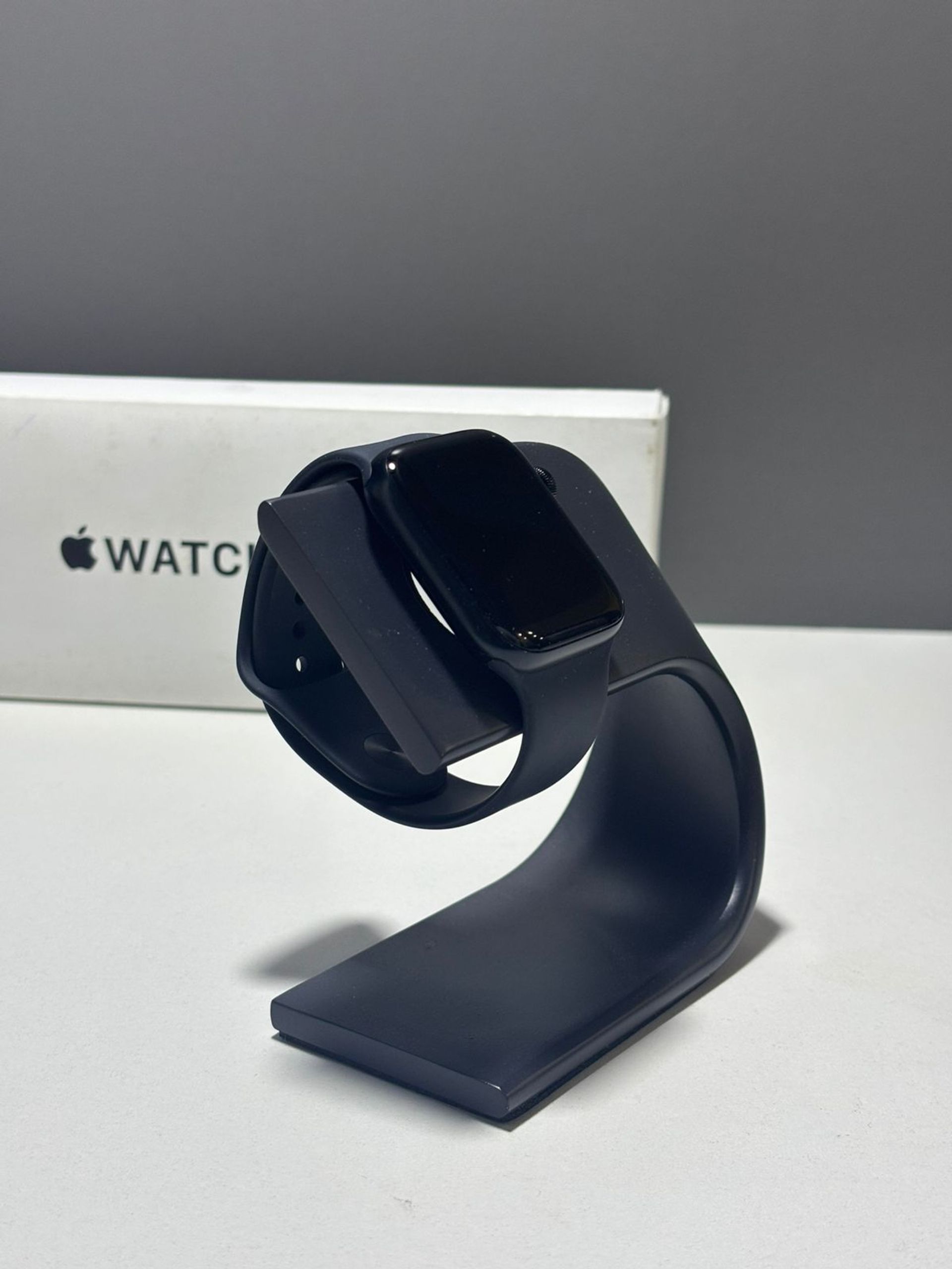 Apple Watch SE 44 мм (2е поколение)
