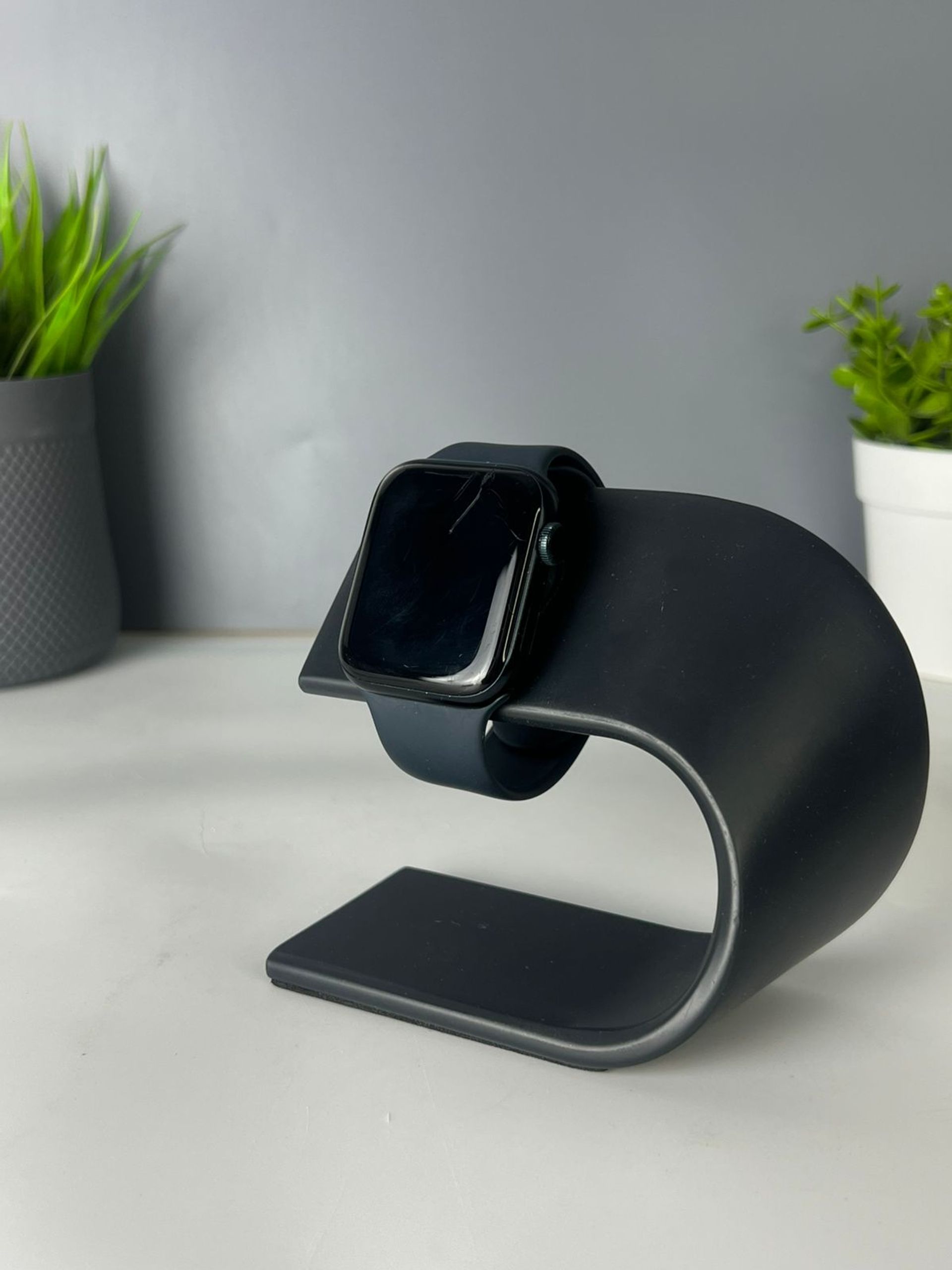 Apple Watch SE 44 мм (2е поколение)