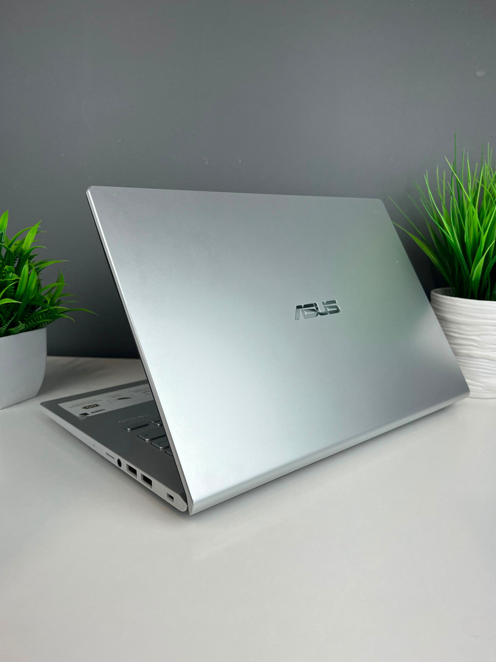 Ноутбук Asus core i3/10-пок  Intel Core i3  10-поколение  ядер 8 GB 256 GB 13 дюймов
