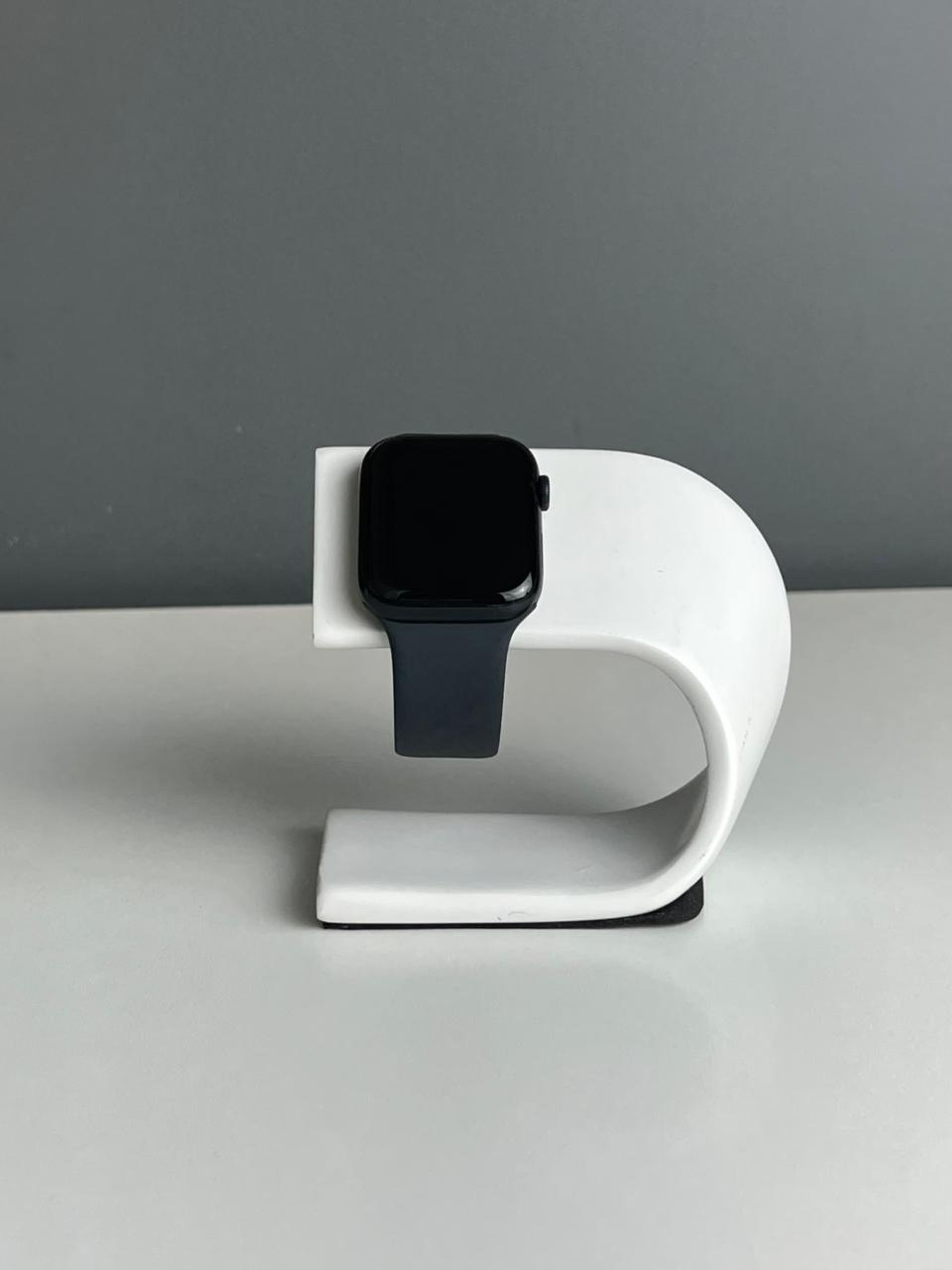 Apple Watch SE 44 мм (2е поколение)