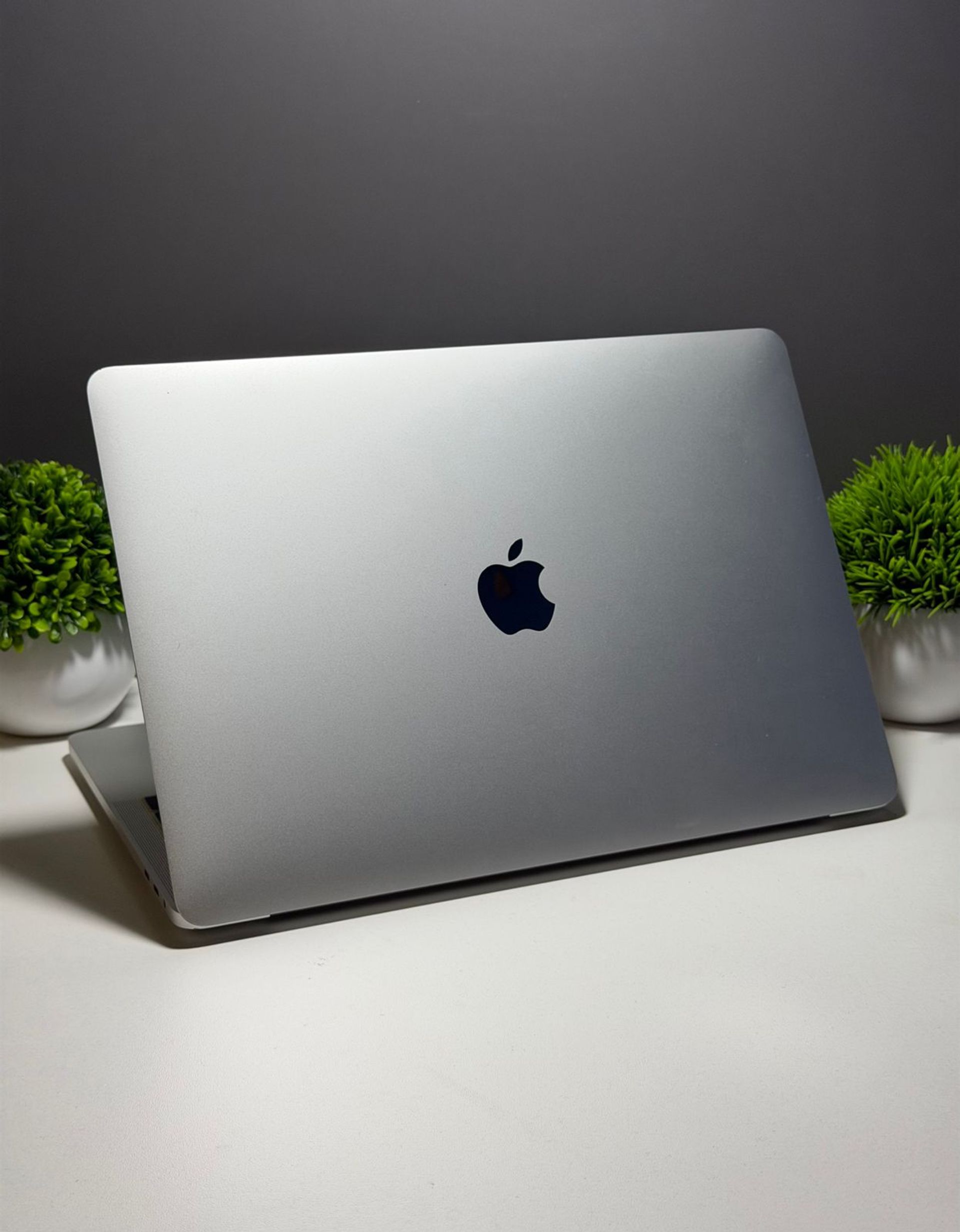 Ноутбук Apple Pro  Intel Core i5  8-поколение  ядер 8 GB 500 GB 13 дюймов