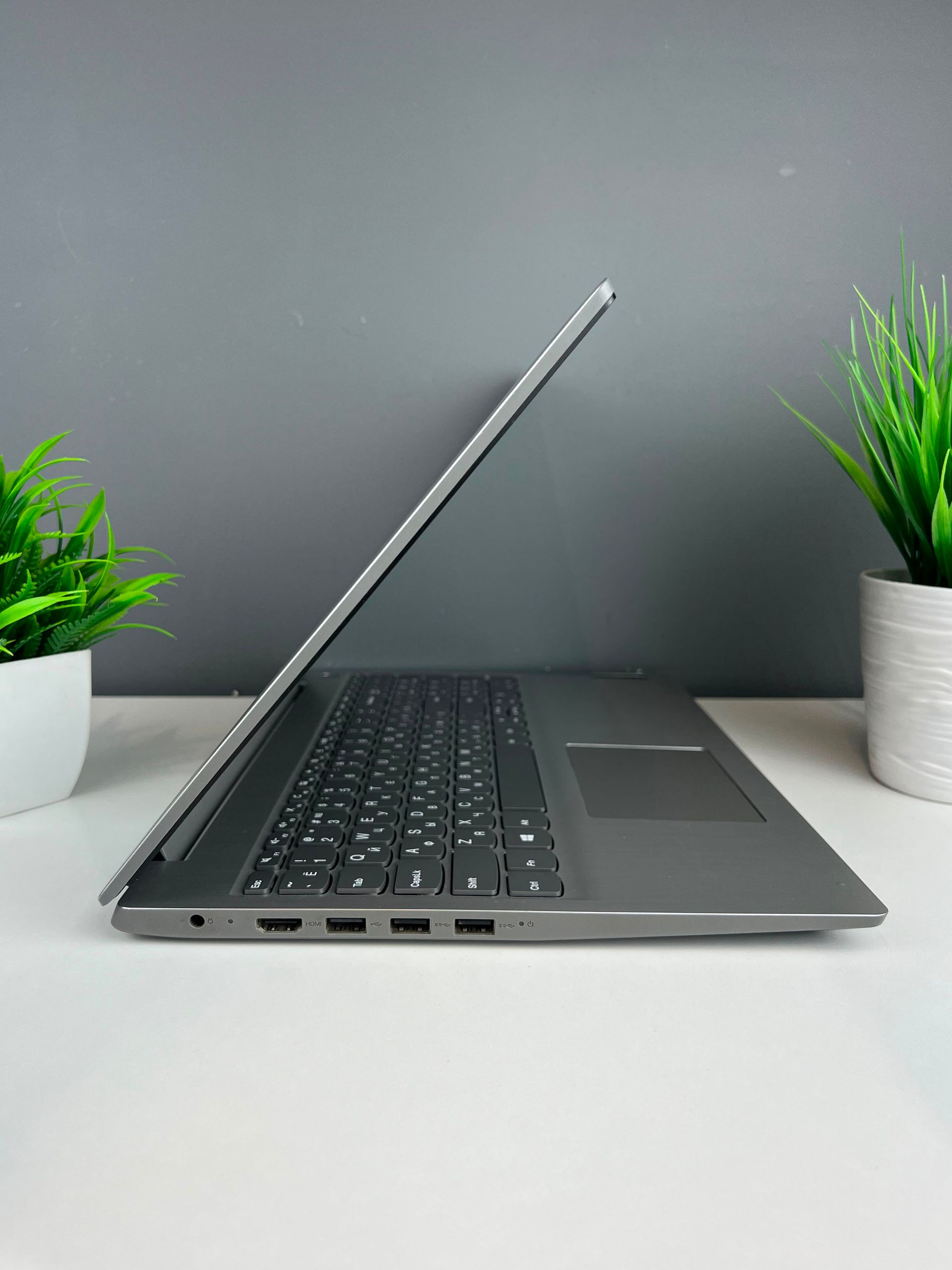 Ноутбук Lenovo Для работы и учебы  Intel Core i3  10-поколение  ядер 2 GB 256 GB 13 дюймов