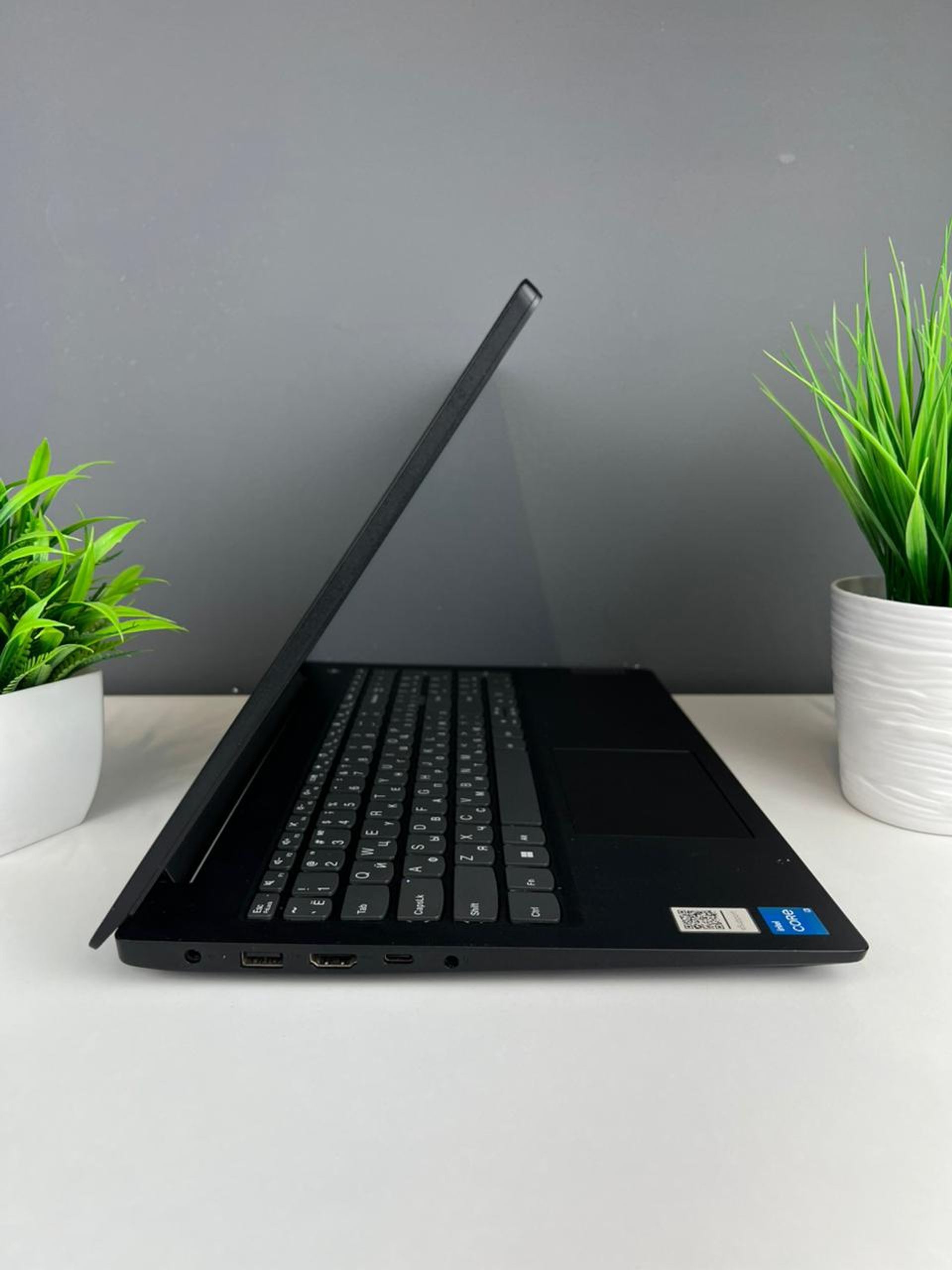 Ноутбук Lenovo core i3/12-пок  Intel Core i3  12-поколение  ядер 8 GB 500 GB