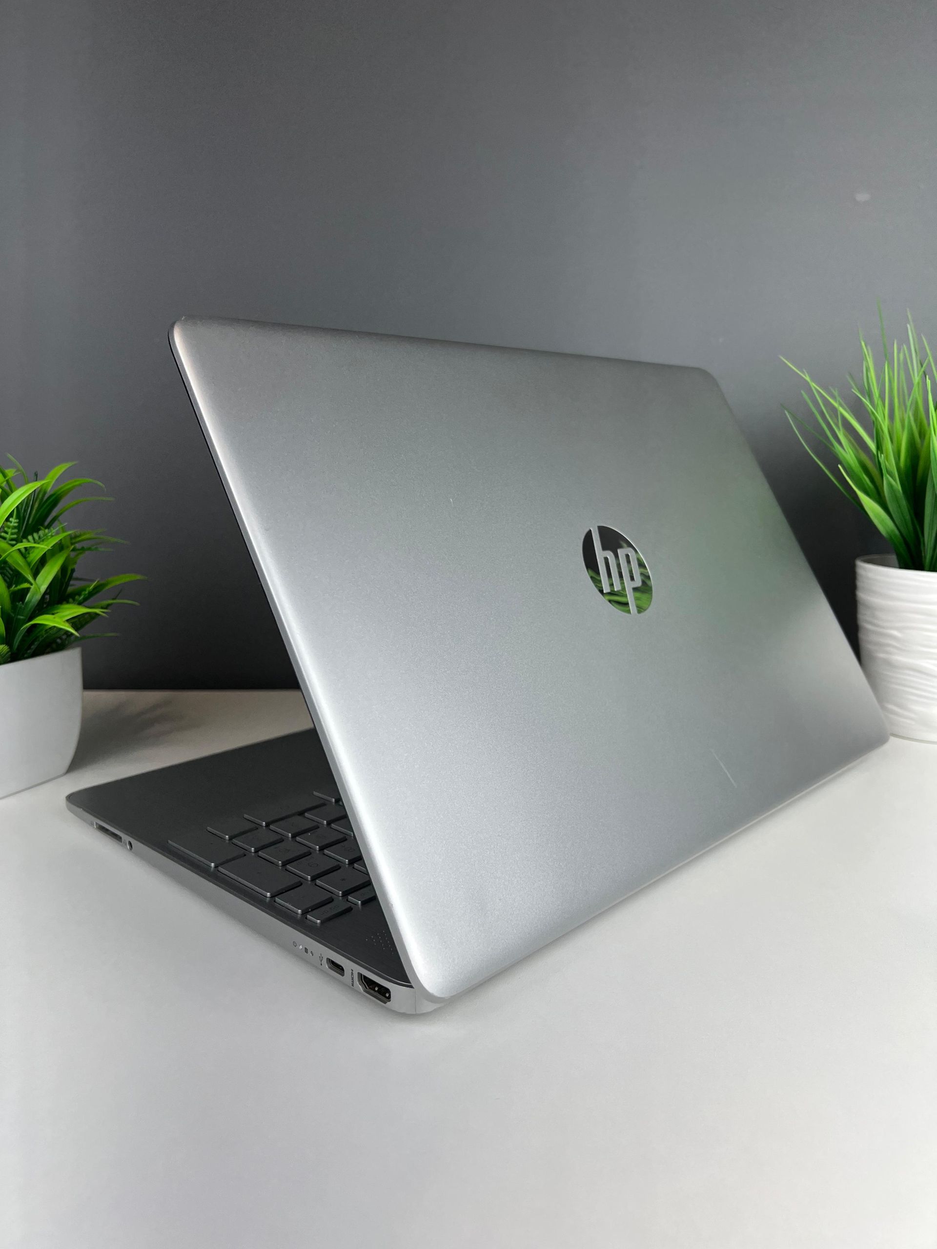 Ноутбук Hp ryzen 5 (5-е поколение) 2023 (6 ядер / 12 потоков) AMD Ryzen 5 5-поколение ядер 8 GB 512 GB 15 дюймов