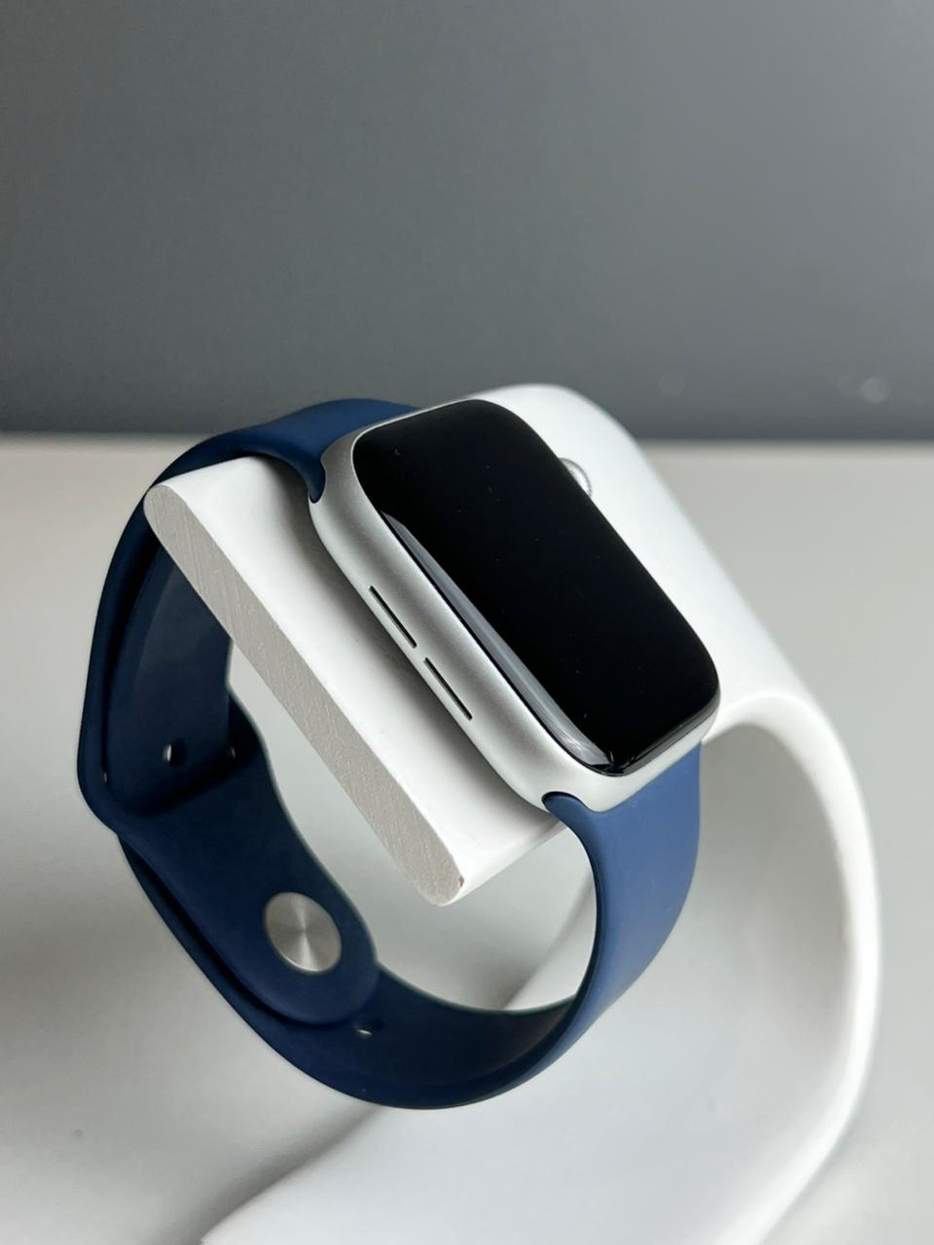 Apple Watch SE 44 мм (2е поколение)
