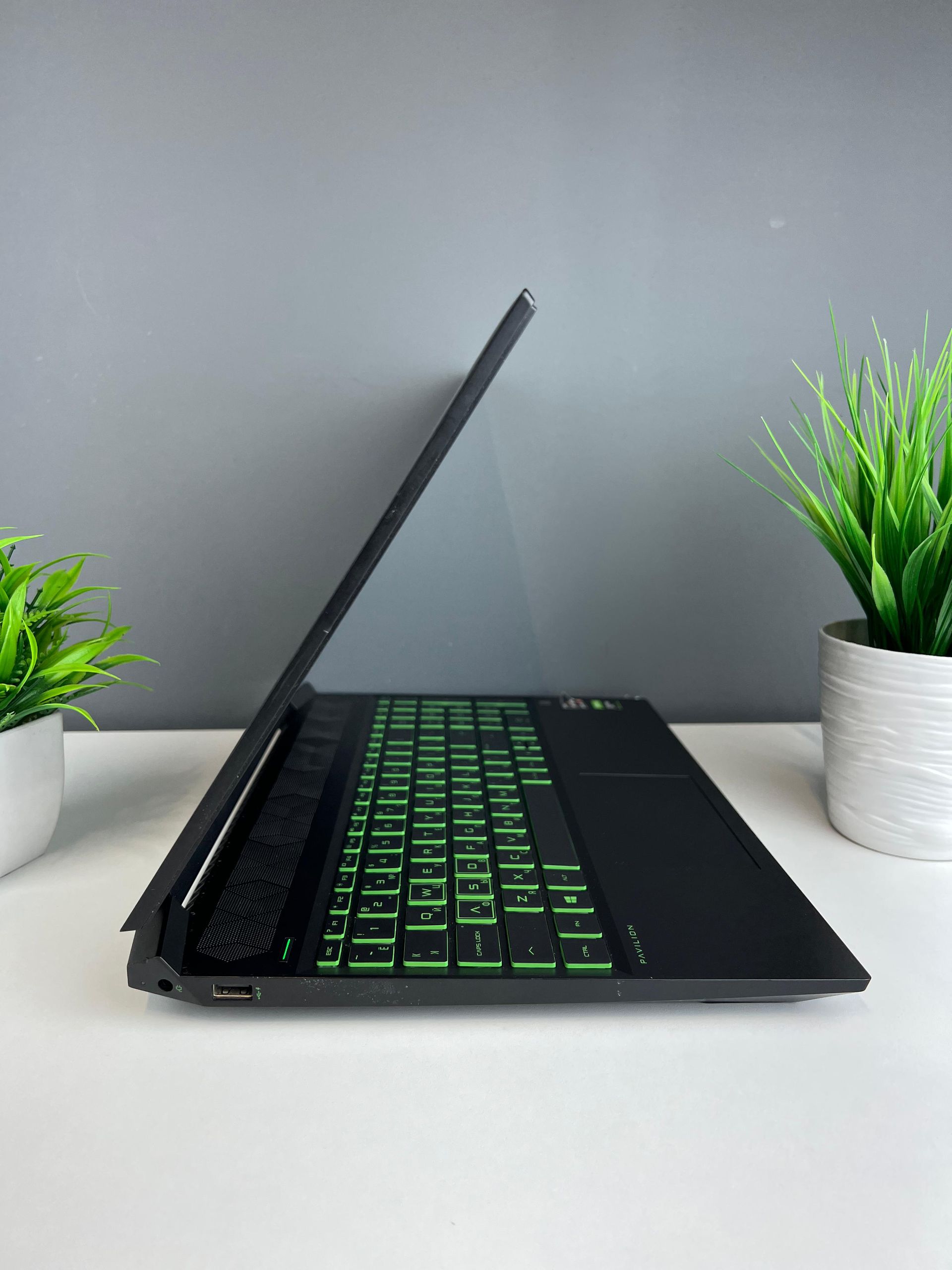 Ноутбук Hp Игровой AMD Ryzen 5 4-поколение ядер 8 GB 512 GB 16 дюймов