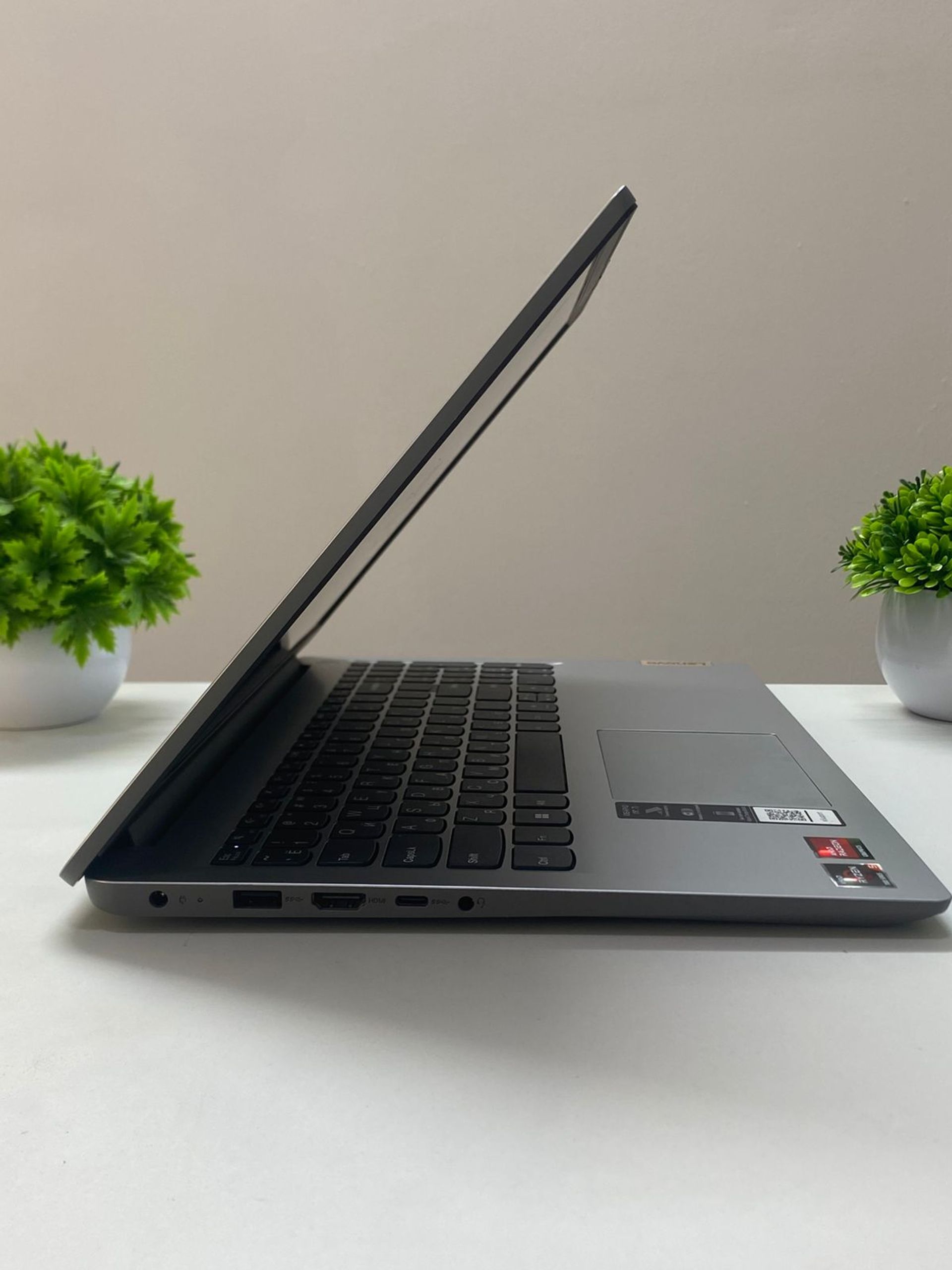 Ноутбук Lenovo ryzen 5 (7-е поколение) 2023 (6 ядер / 12 потоков) AMD Ryzen 5 7-поколение ядер 16 GB 500 GB 16 дюймов