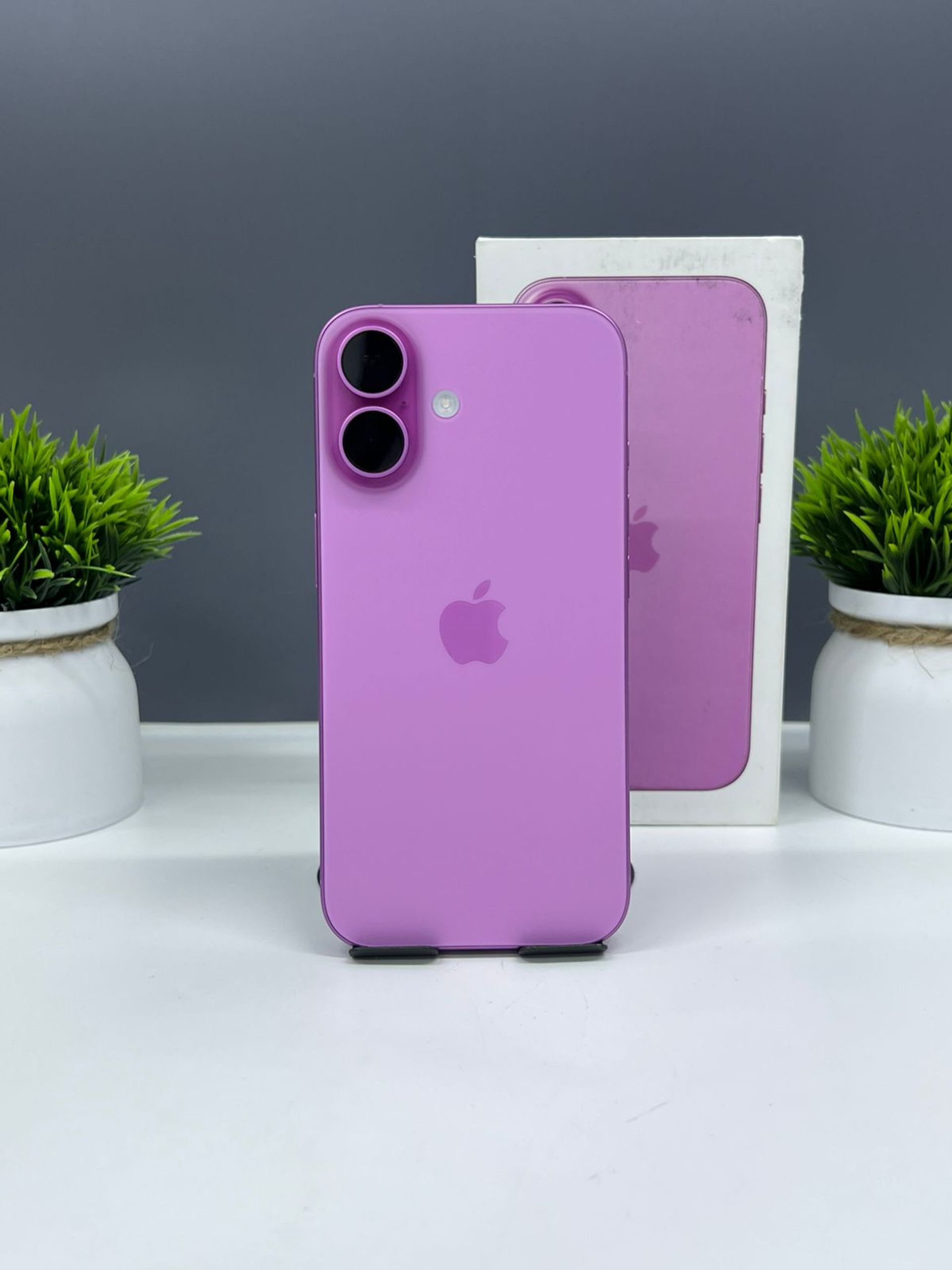 Apple iPhone 16 розовый