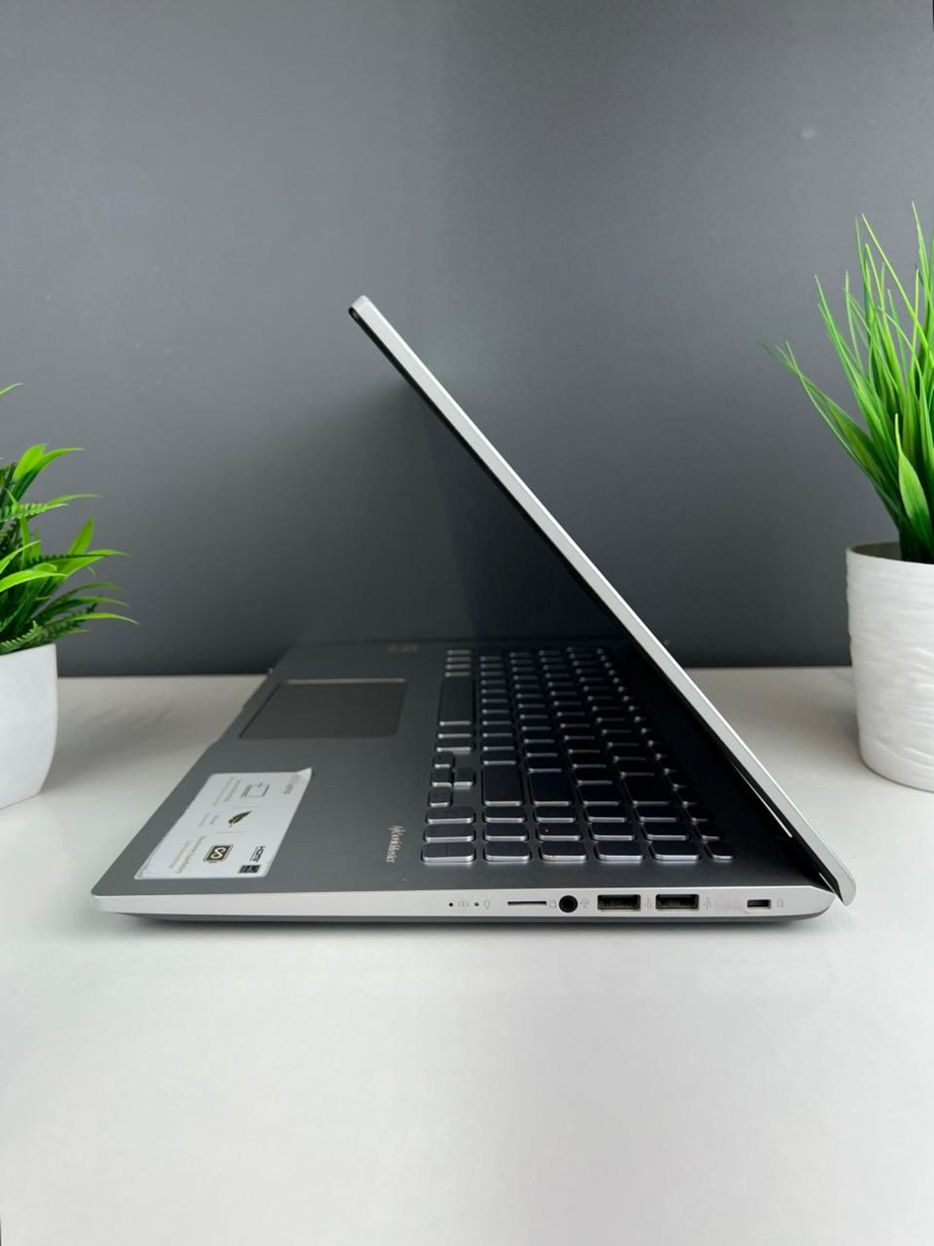 Ноутбук Asus core i3/10-пок  Intel Core i3  10-поколение  ядер 4 GB 256 GB