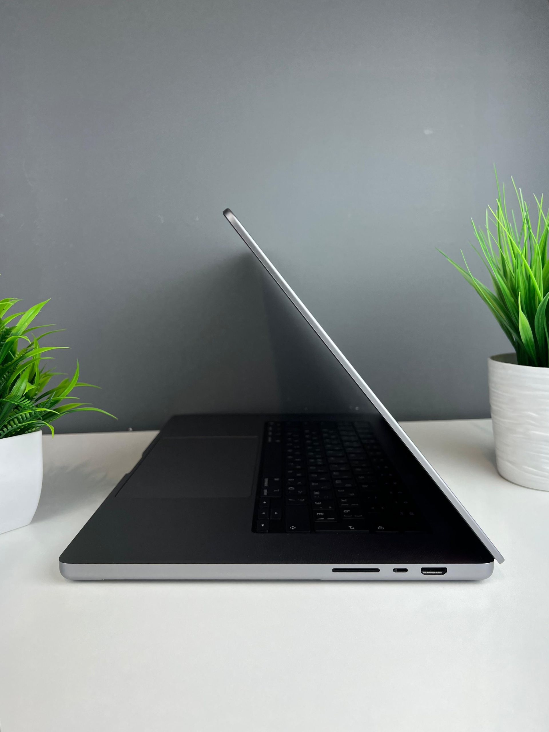 Ноутбук Apple MacBook Pro Apple M1 ядер 16 GB 512 GB 16 дюймов