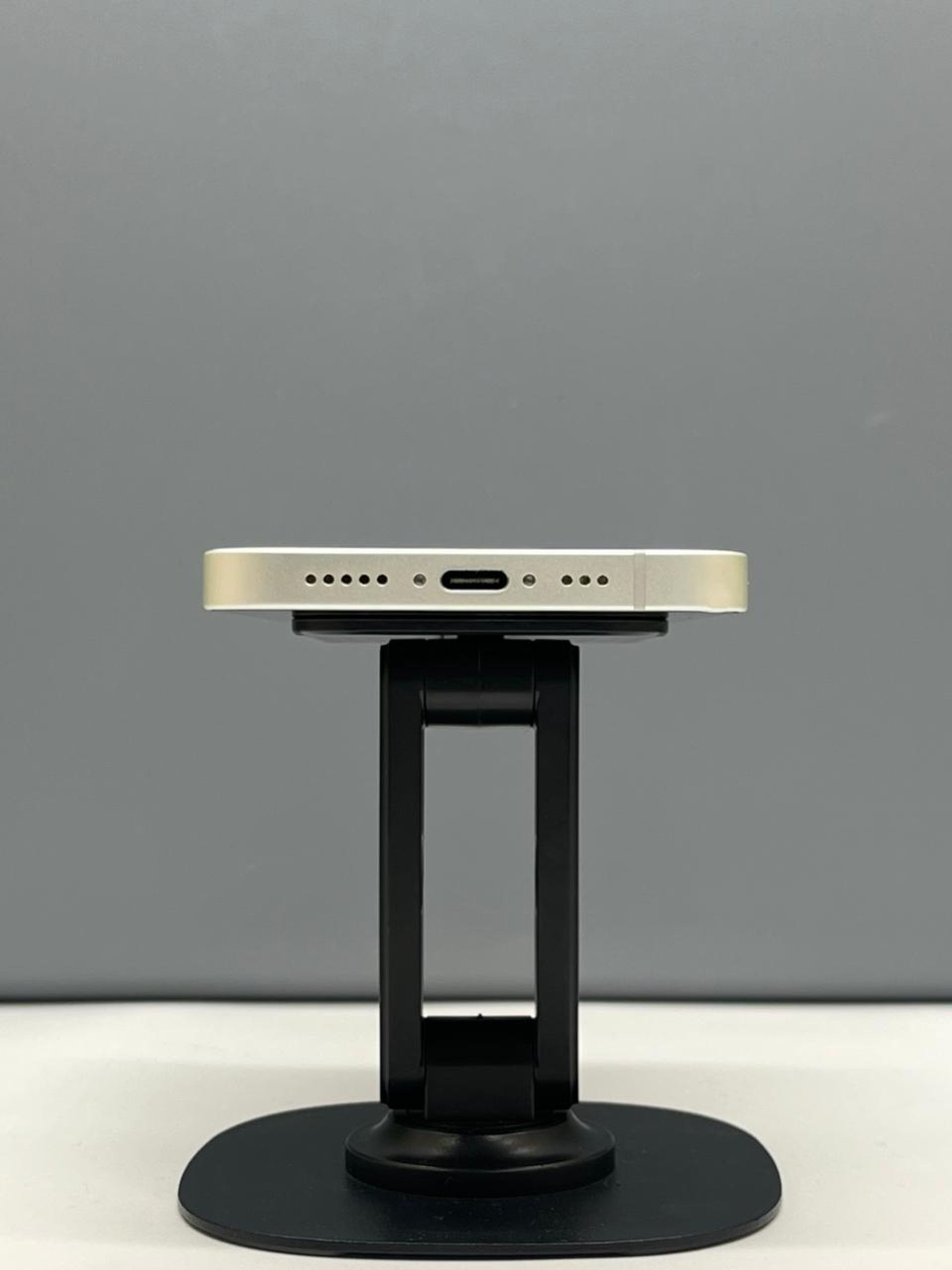 Apple iPhone 16e 128GB - фото_4