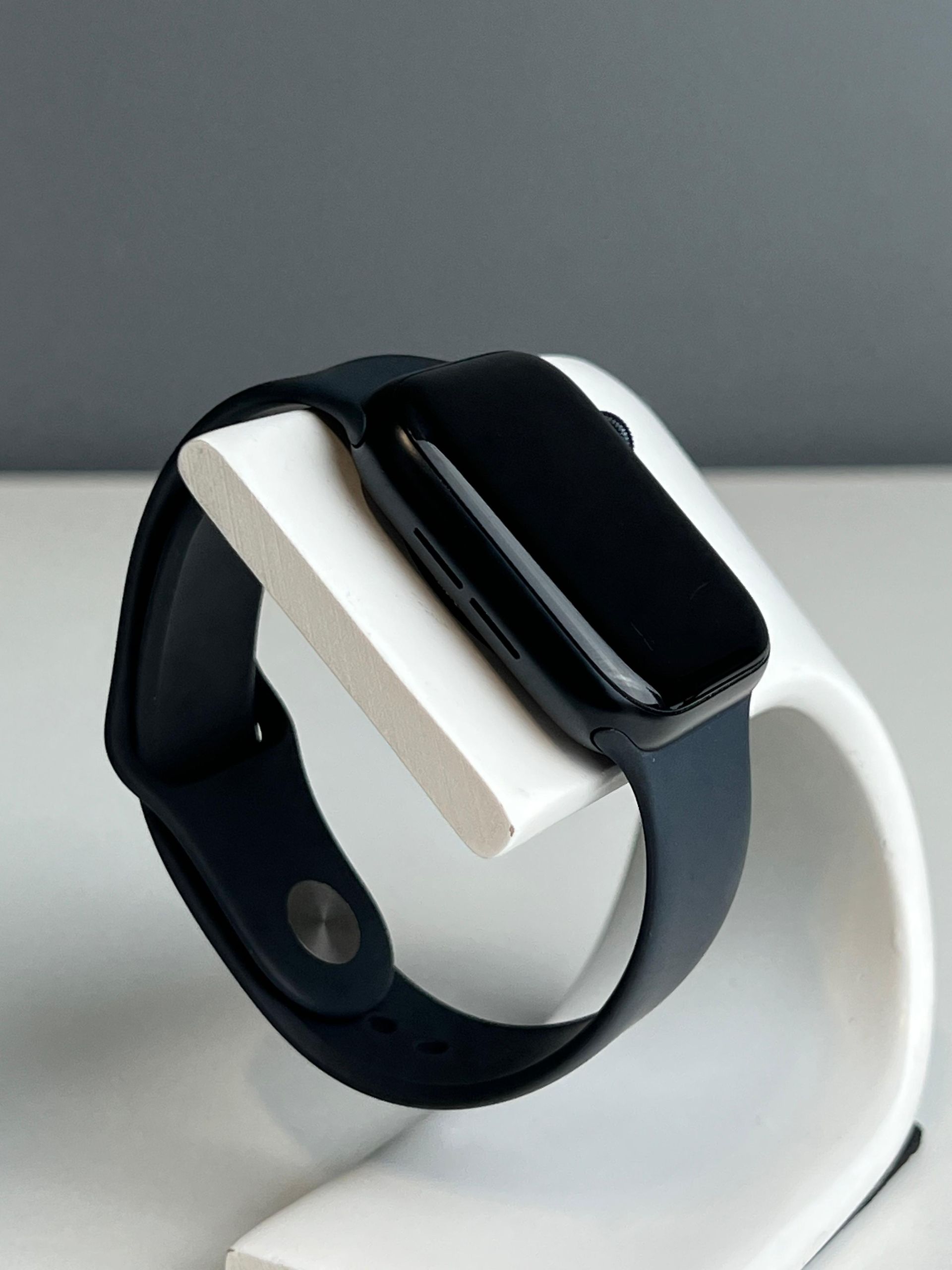 Apple Watch SE 44 мм (2е поколение)