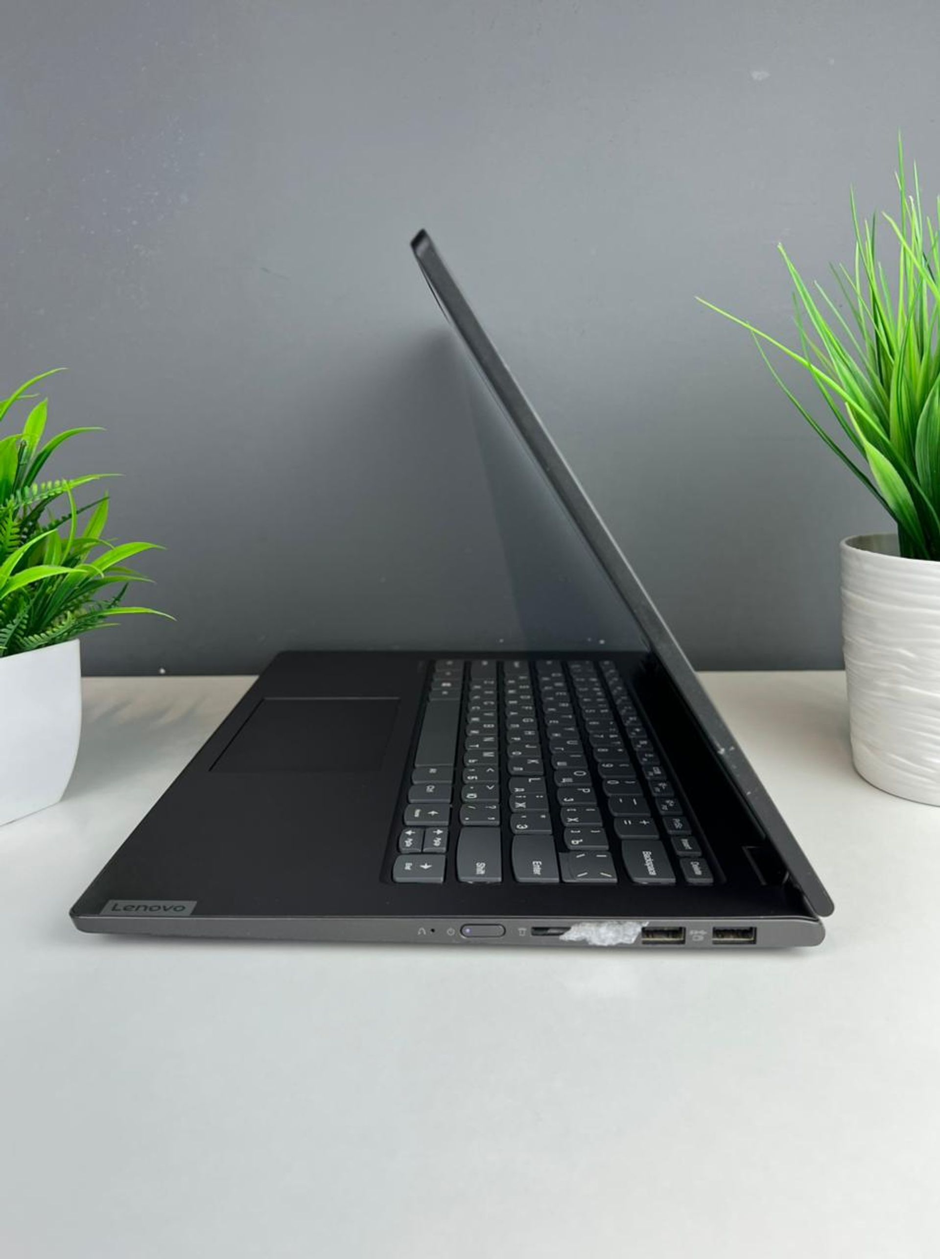 Ноутбук Lenovo core i3/8-пок  Intel Core i3  8-поколение  ядер 4 GB 128 GB