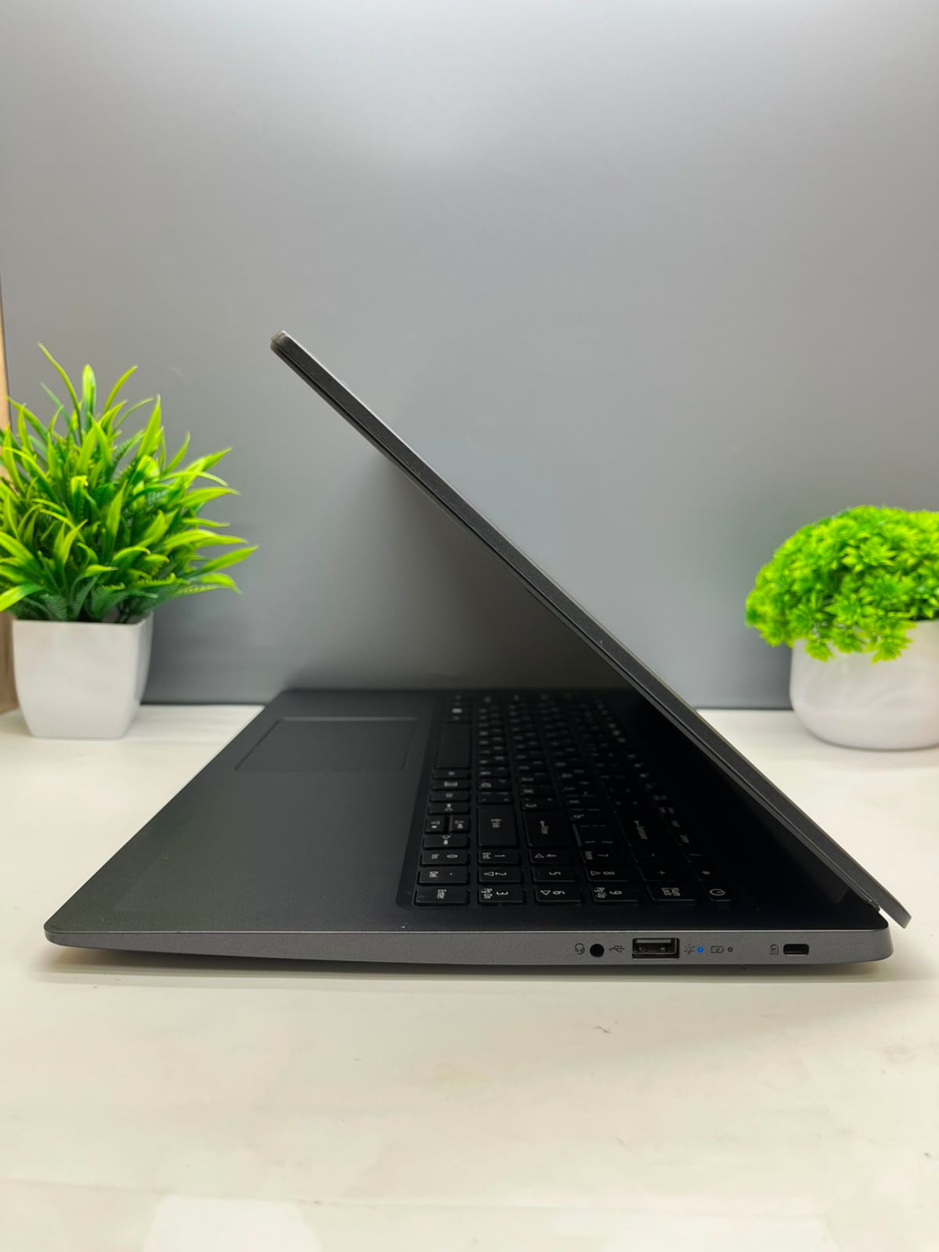 Ноутбук Acer Для работы и учебы  Intel Core i5  8-поколение  ядер 8 GB 240 GB 13 дюймов