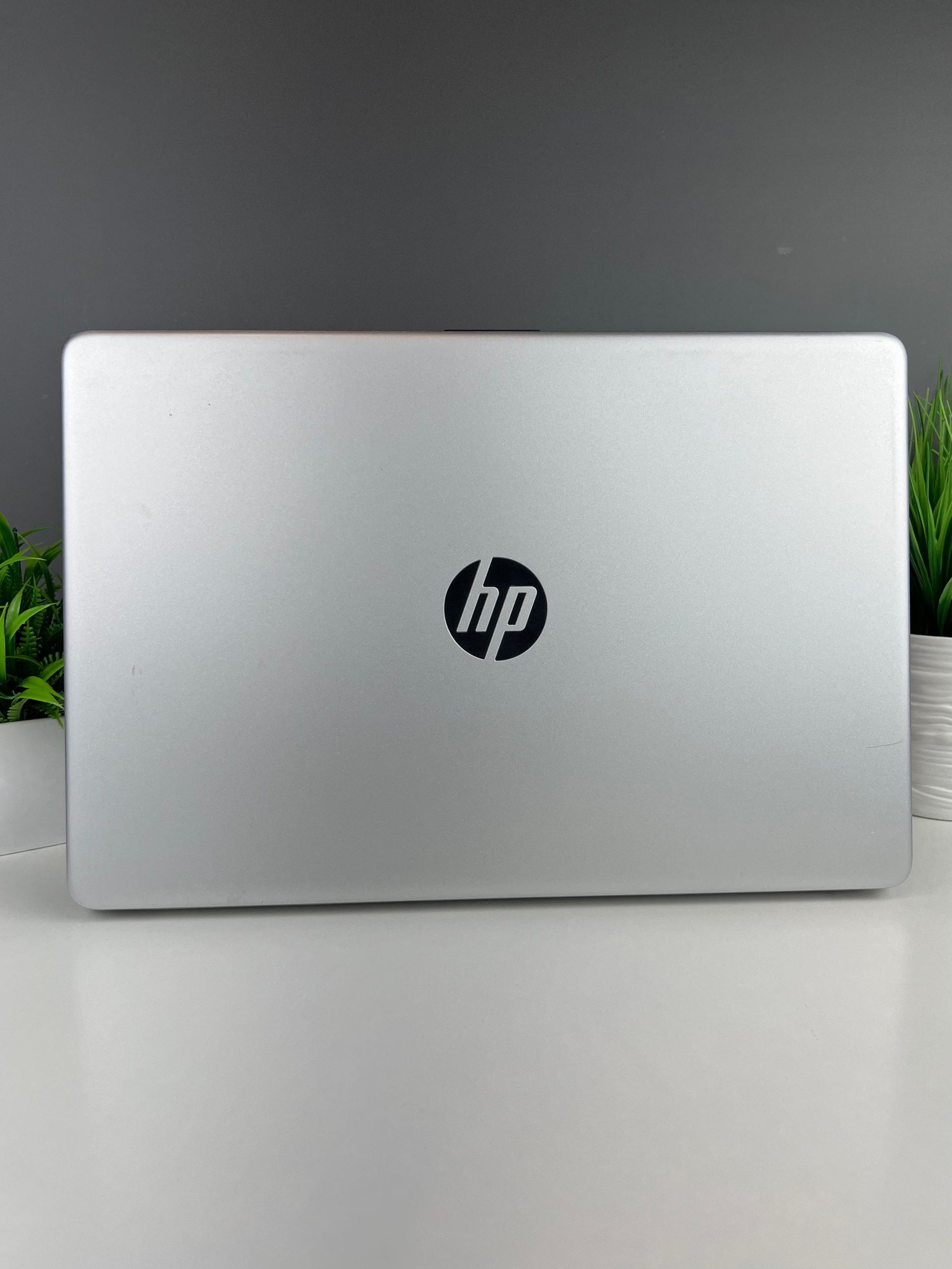 Ноутбук Hp core i3/12-пок  Intel Core i3  12-поколение  ядер 4 GB 240 GB 15 дюймов