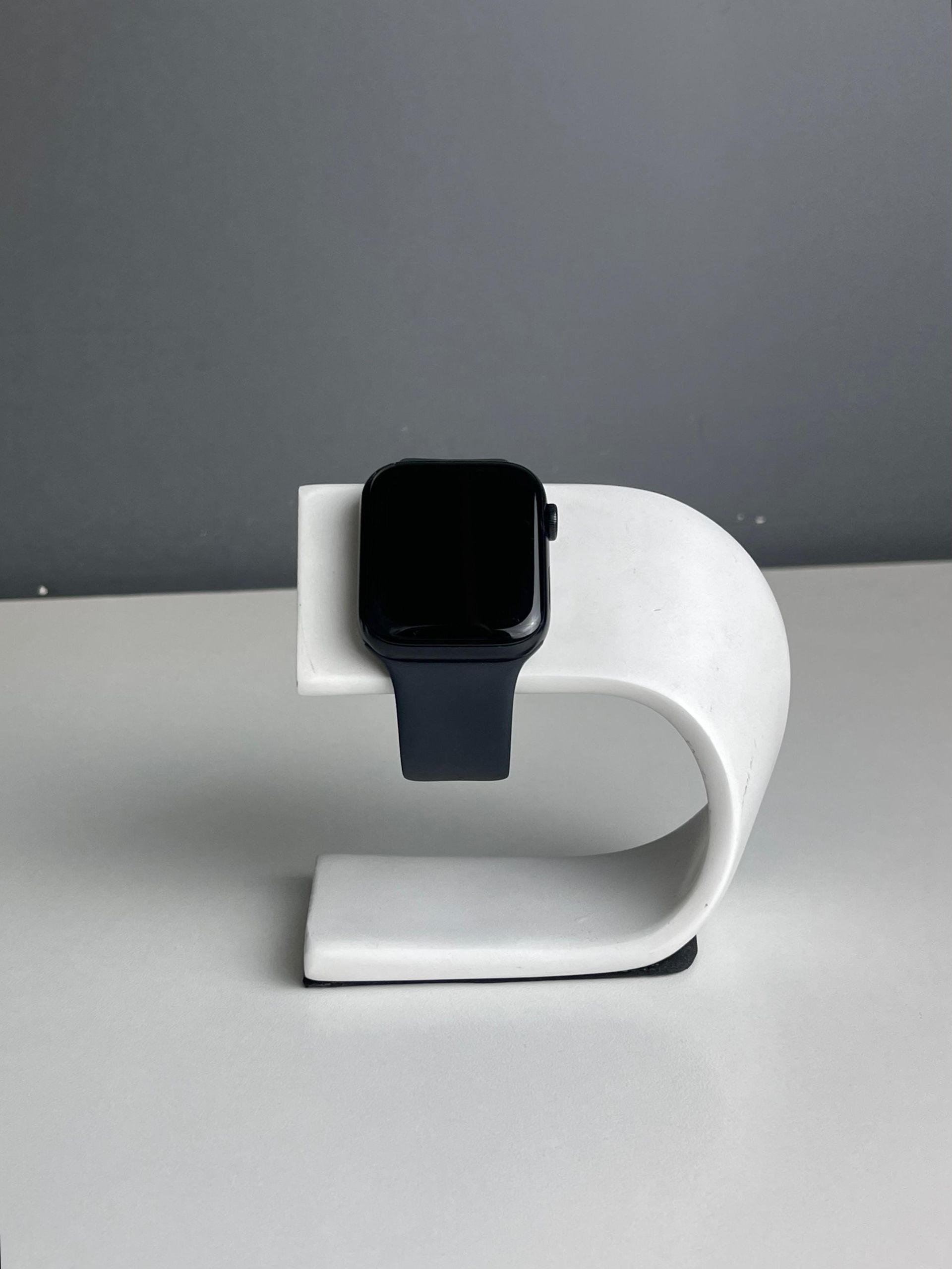 Apple Watch SE 44 мм (2е поколение)