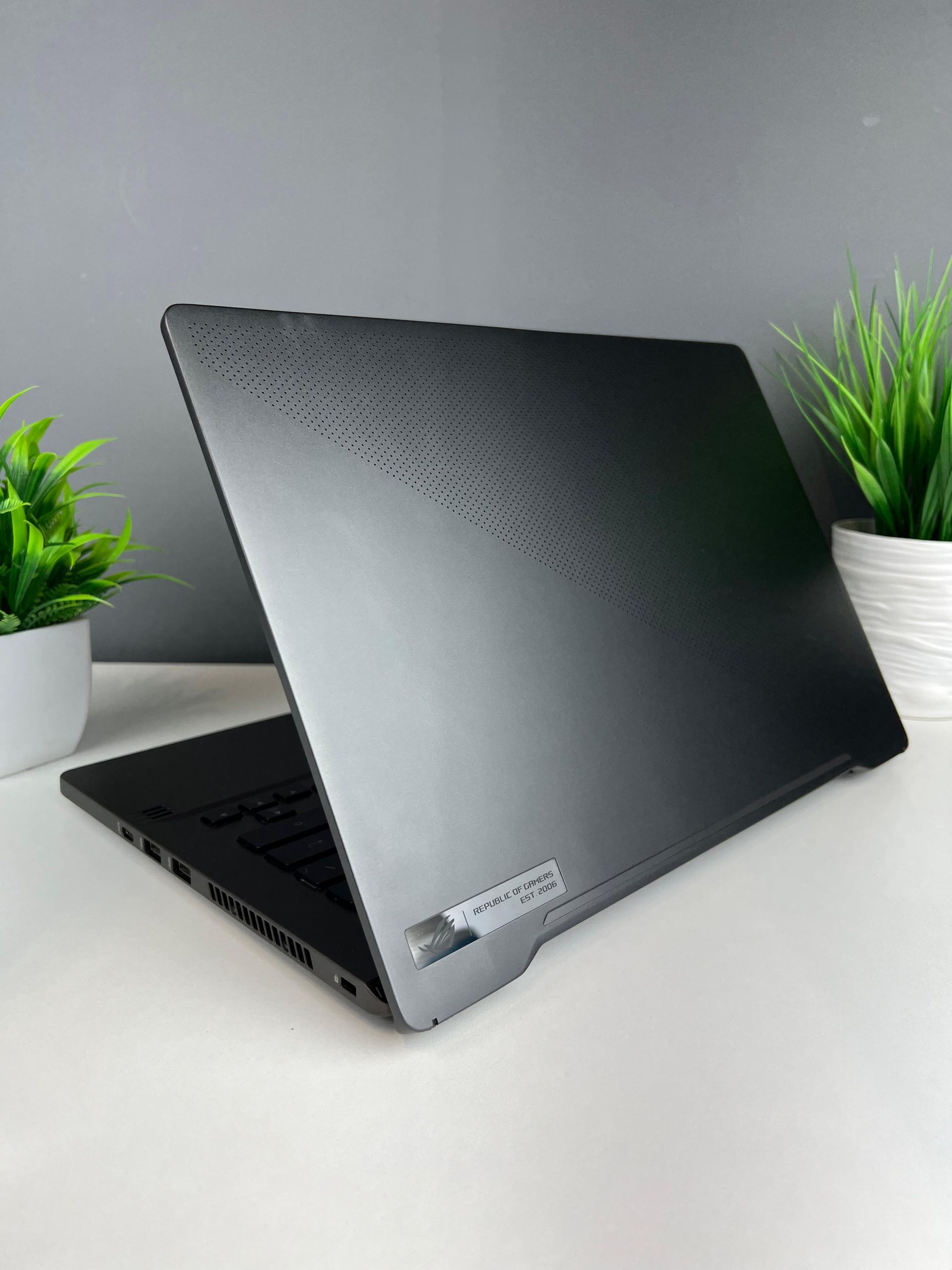 Ноутбук Asus ROG AMD Ryzen 9 4-поколение ядер 16 GB 500 GB 14 дюймов