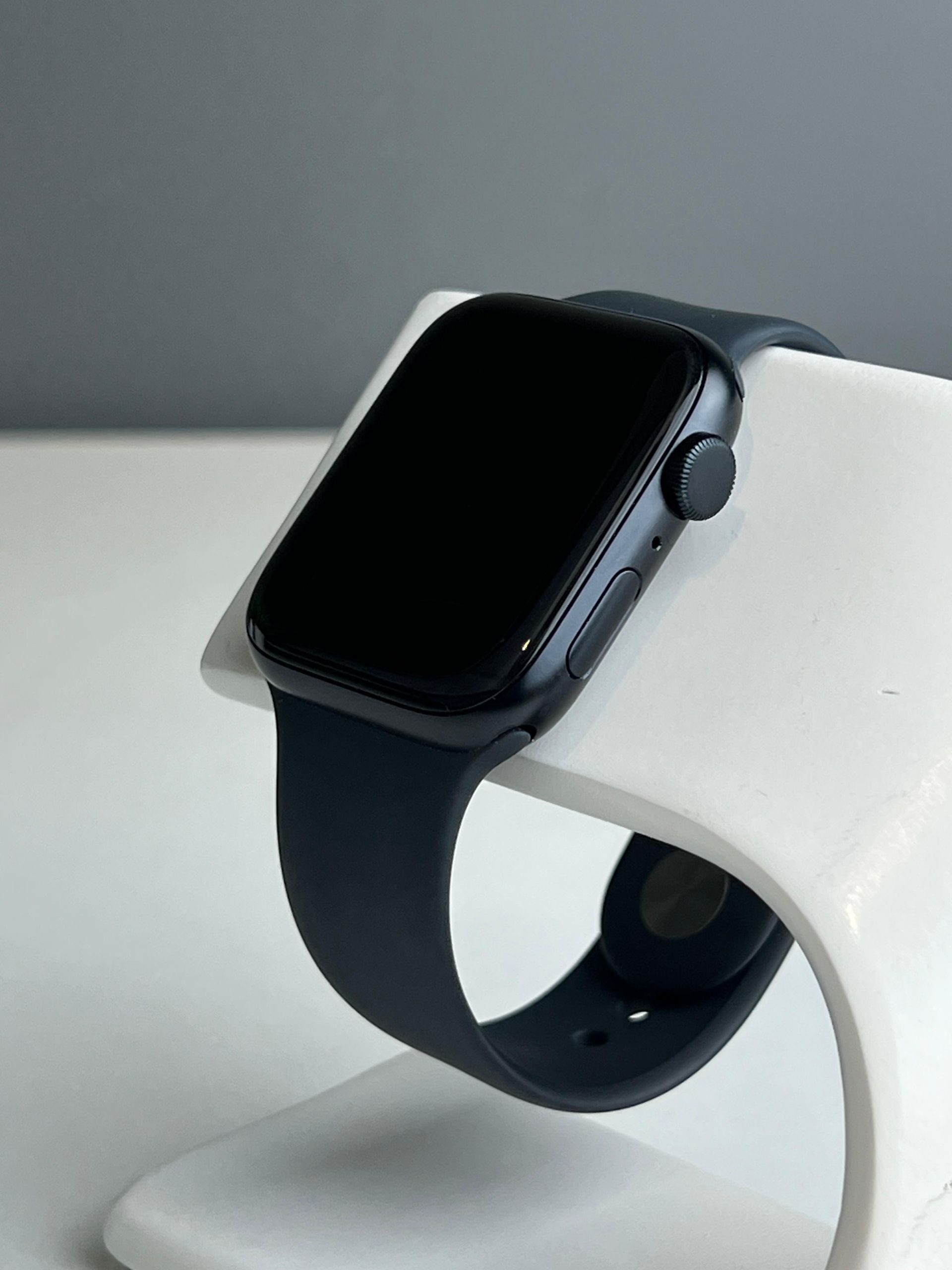 Apple Watch SE 44 мм (2е поколение)