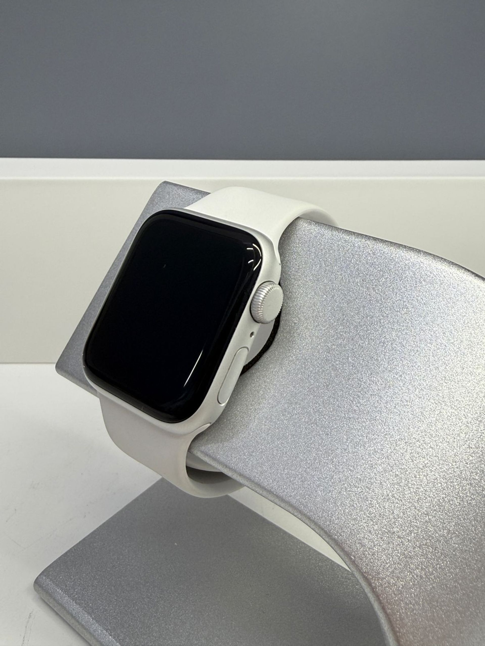 Apple Watch SE 40 мм (2е поколение)