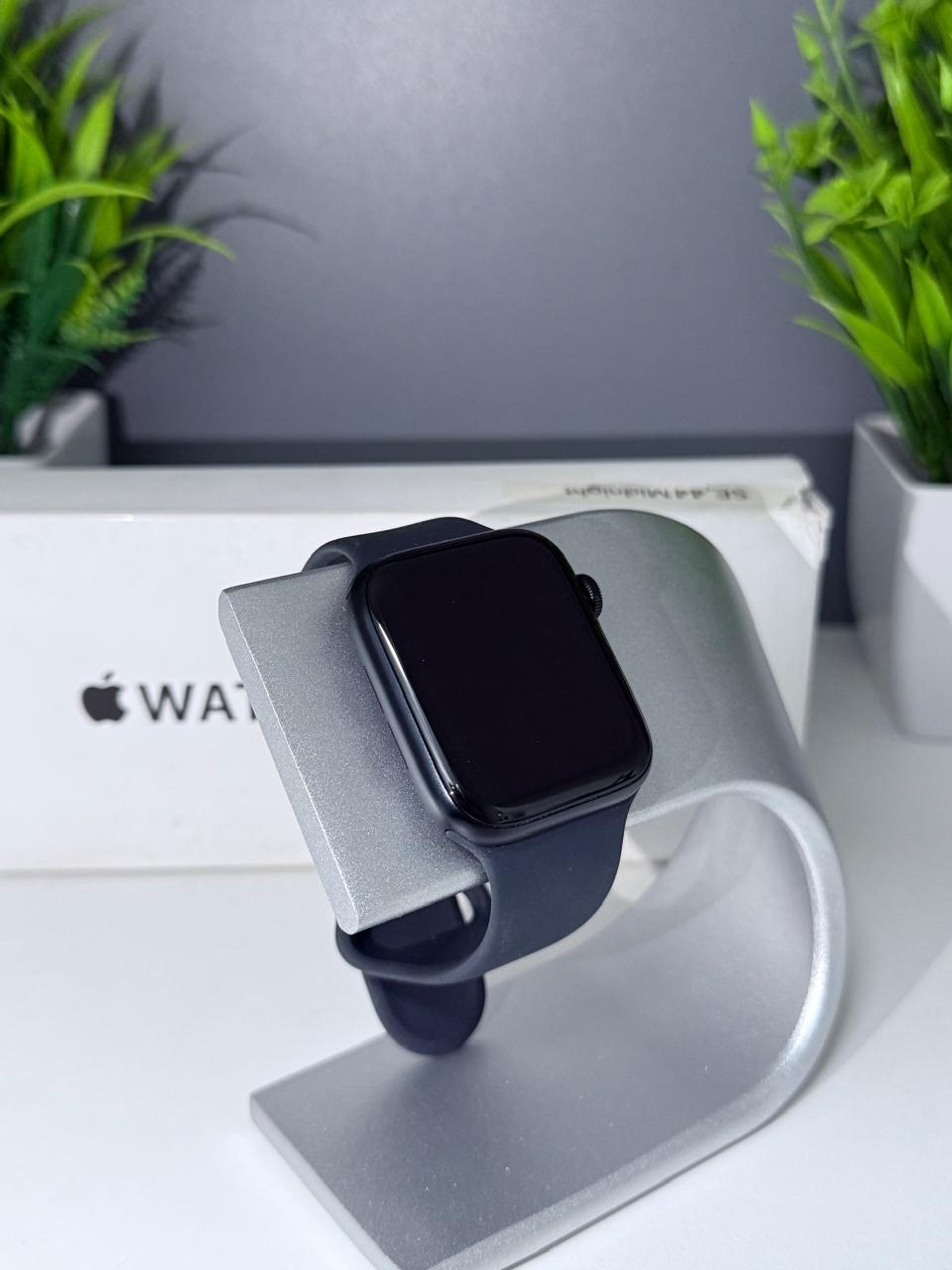 Apple Watch SE 44 мм (2е поколение)