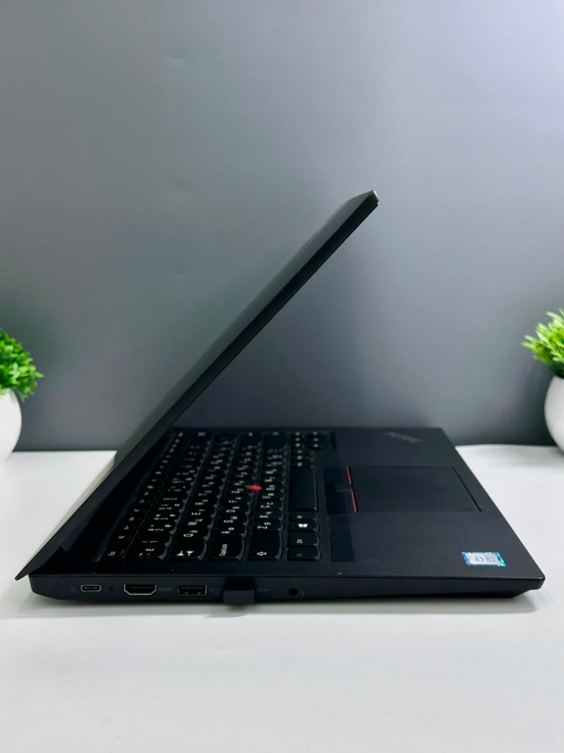 Ноутбук Lenovo Для работы и учебы  Intel Core i3  8-поколение  ядер 4 GB 240 GB 14 дюймов