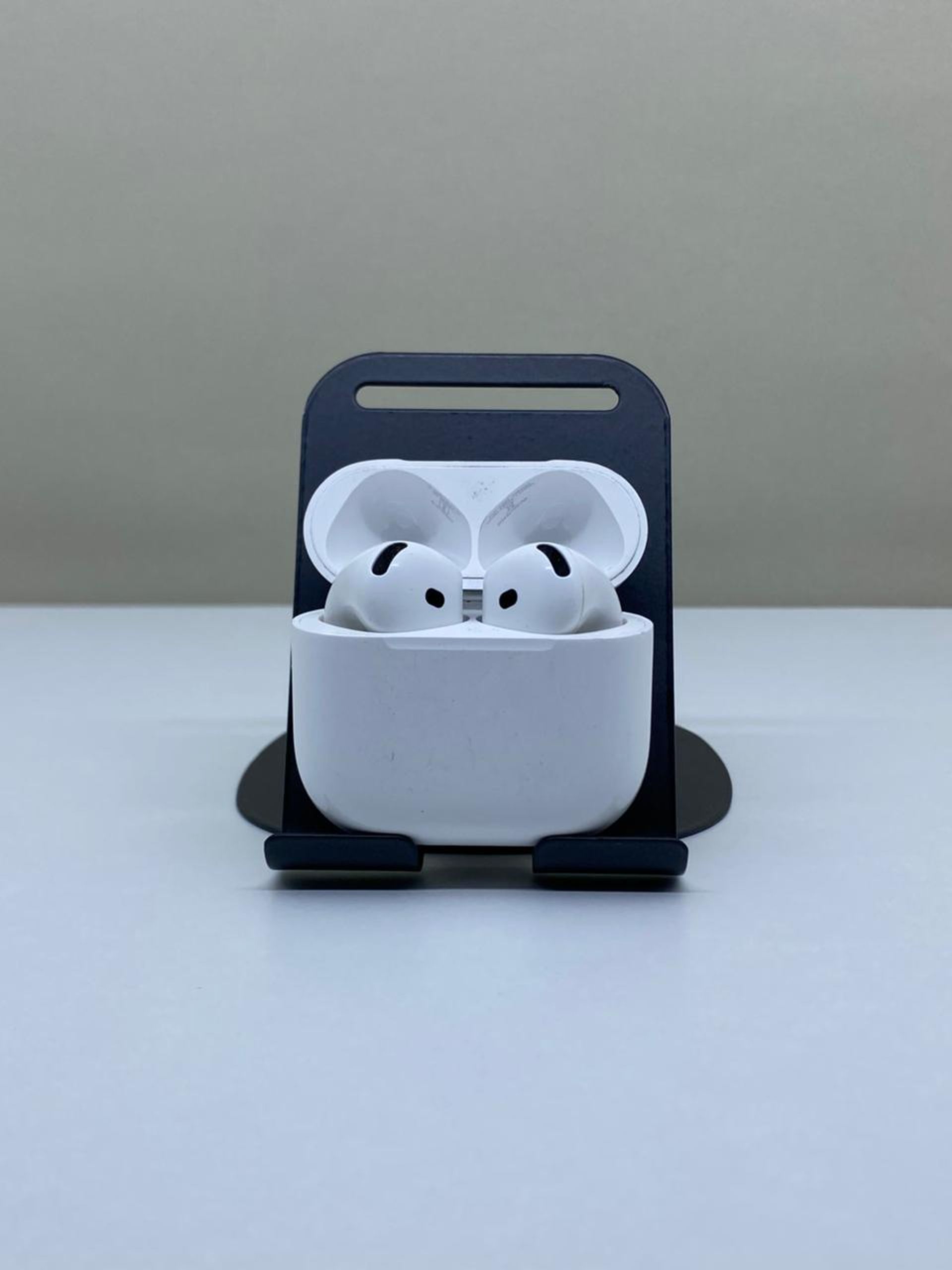 Apple AirPods 4 series