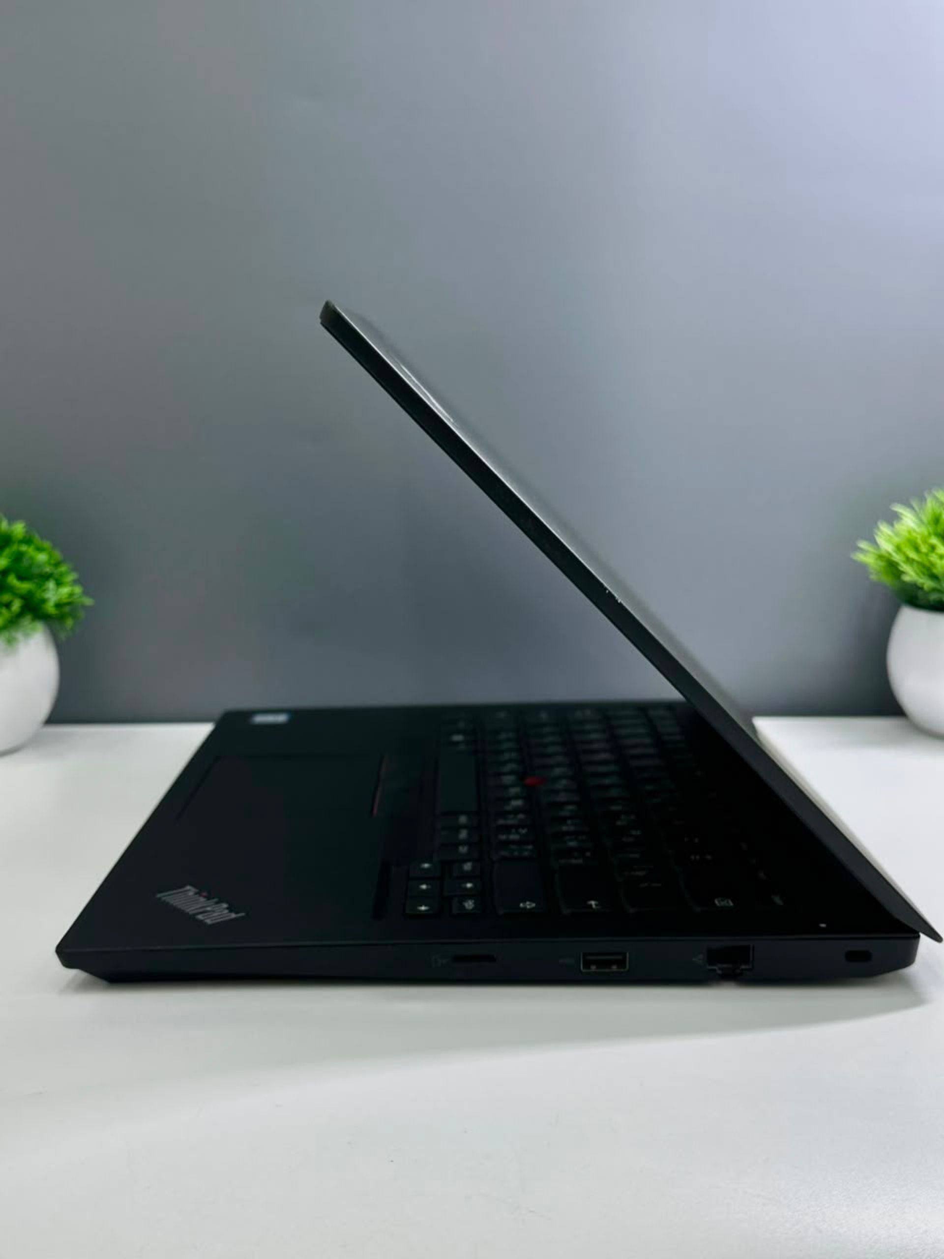Ноутбук Lenovo Для работы и учебы  Intel Core i3  8-поколение  ядер 4 GB 240 GB 14 дюймов