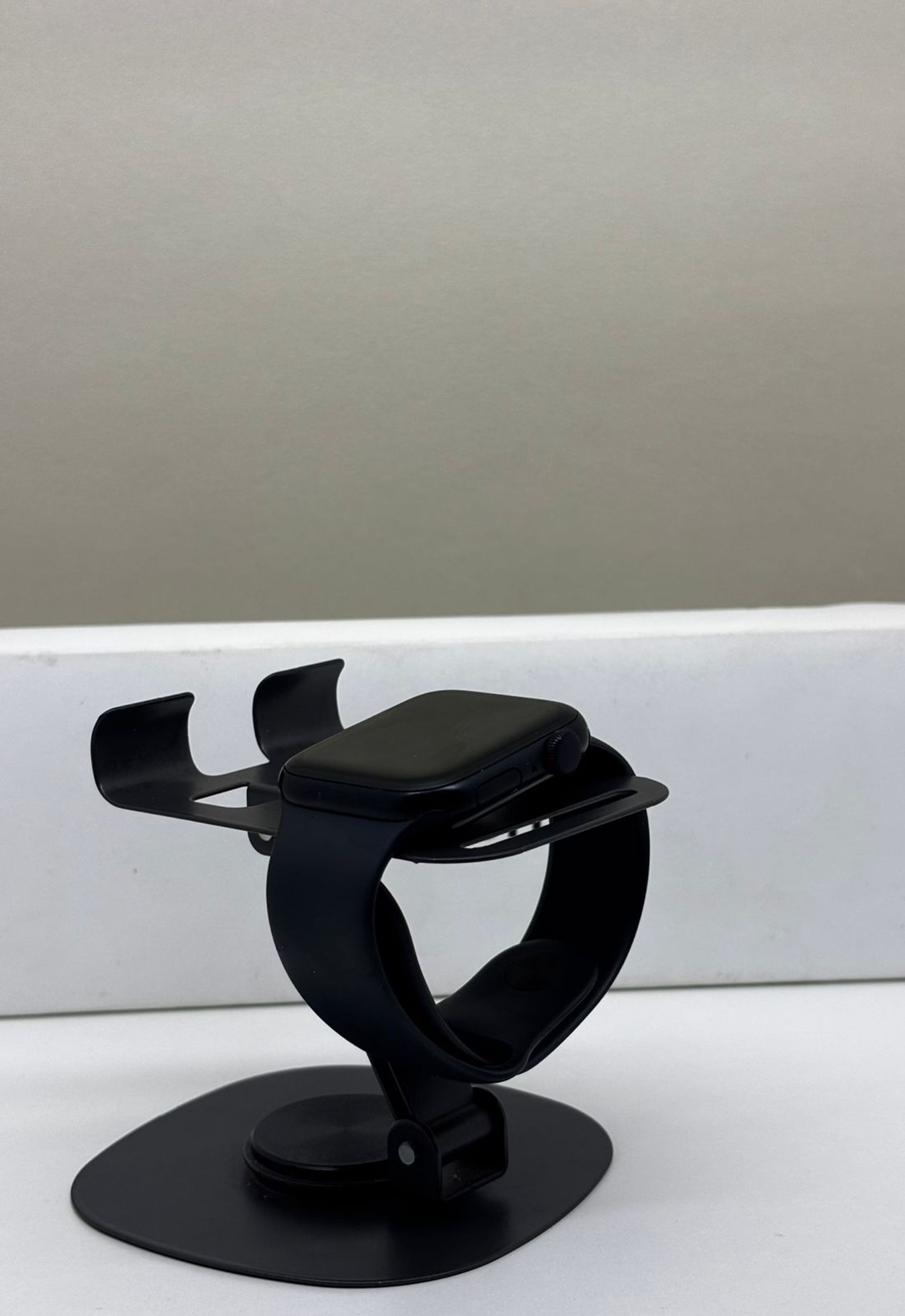 Apple Watch SE 44 мм (2е поколение)