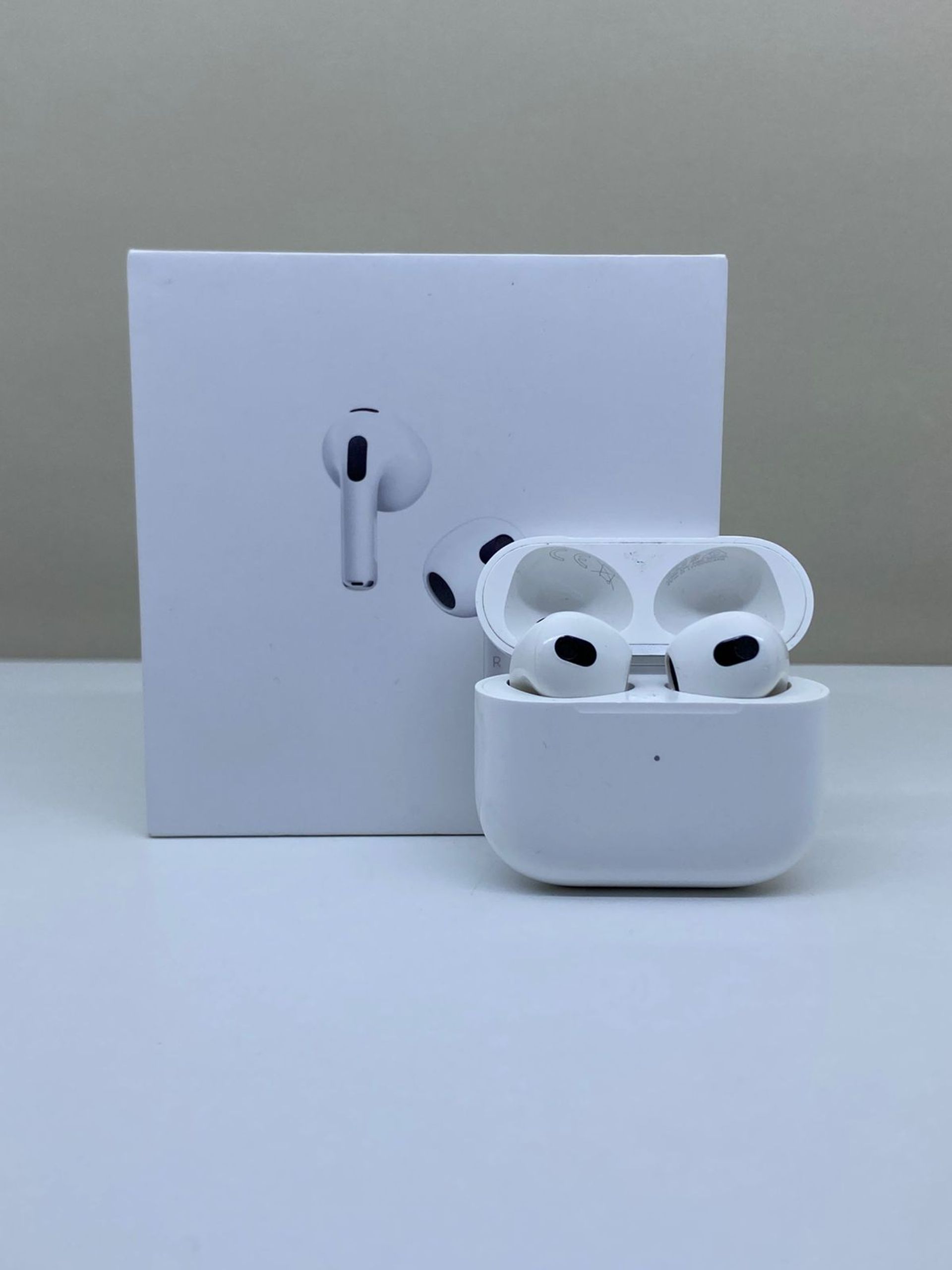 Apple AirPods 3 series