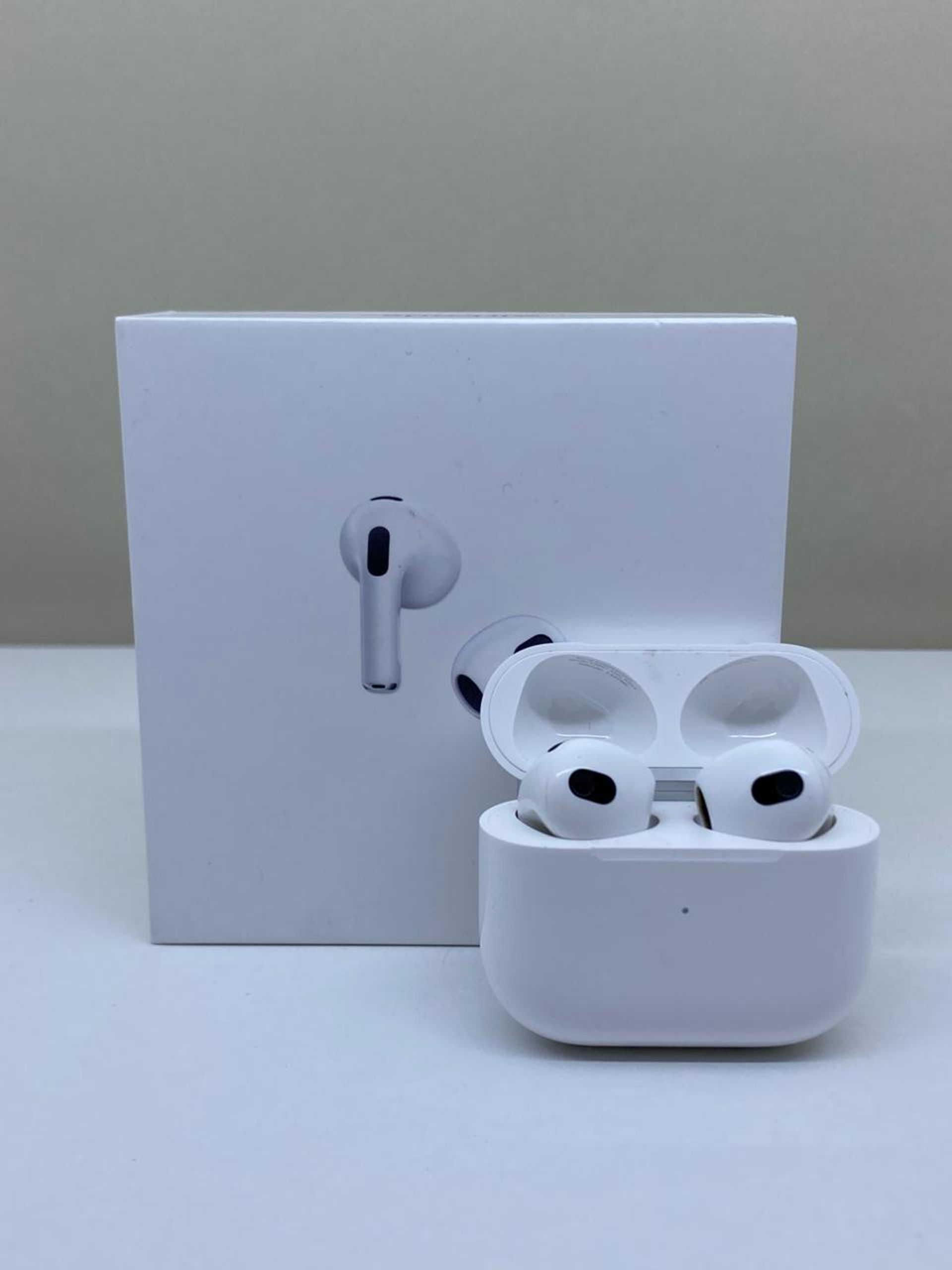 Apple AirPods 3 series