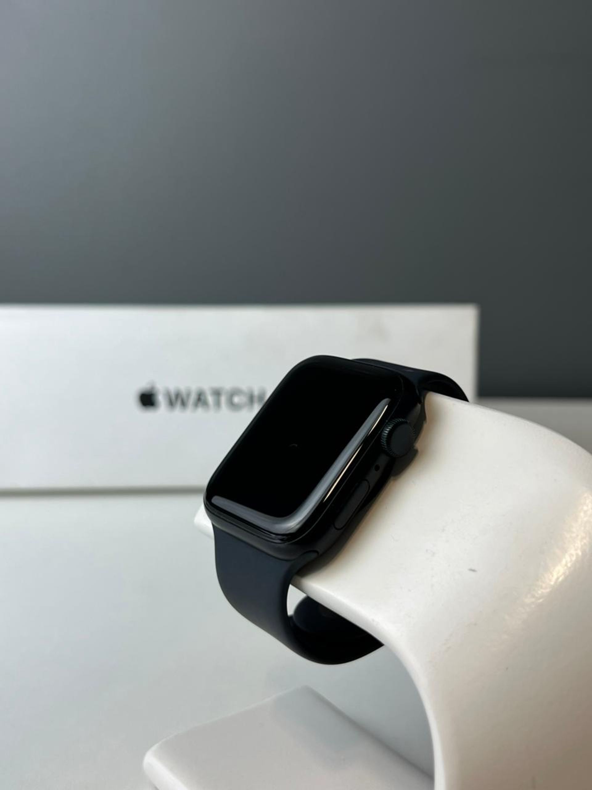 Apple Watch SE 44 мм (2е поколение)