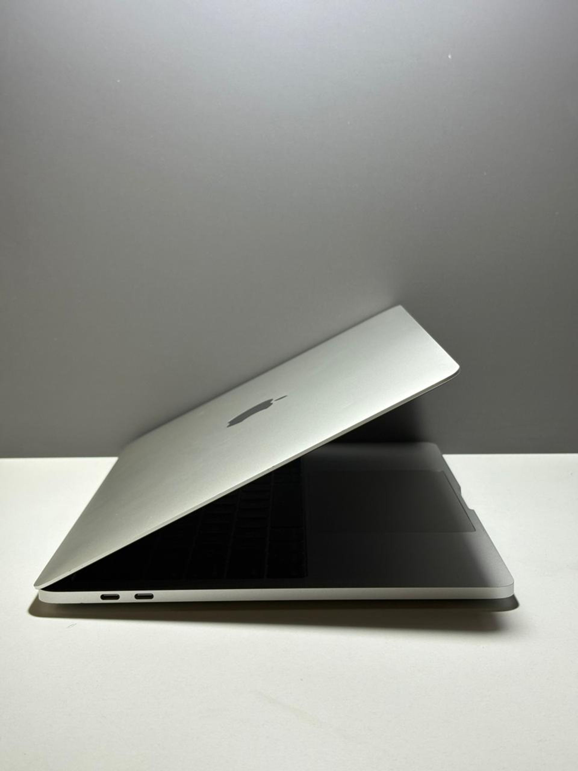 Ноутбук Apple Pro  Intel Core i5  8-поколение  ядер 8 GB 500 GB 13 дюймов