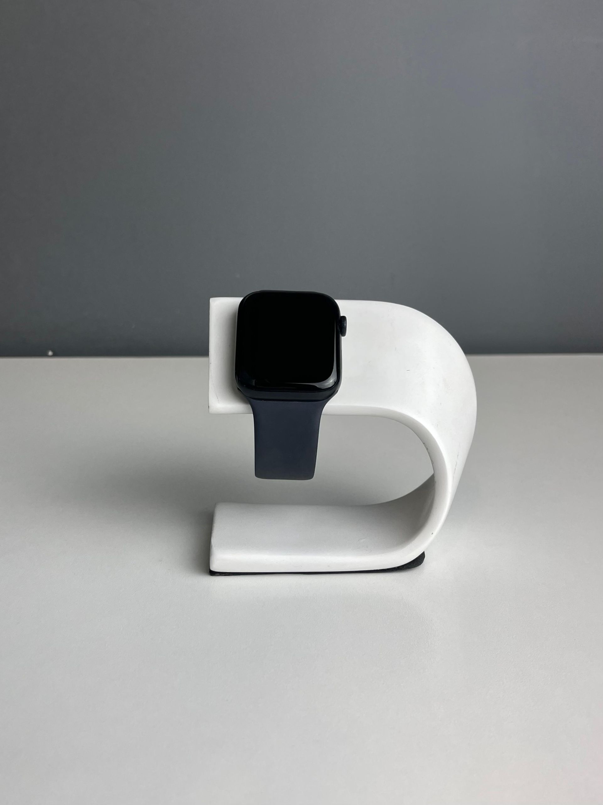 Apple Watch SE 44 мм (2е поколение)