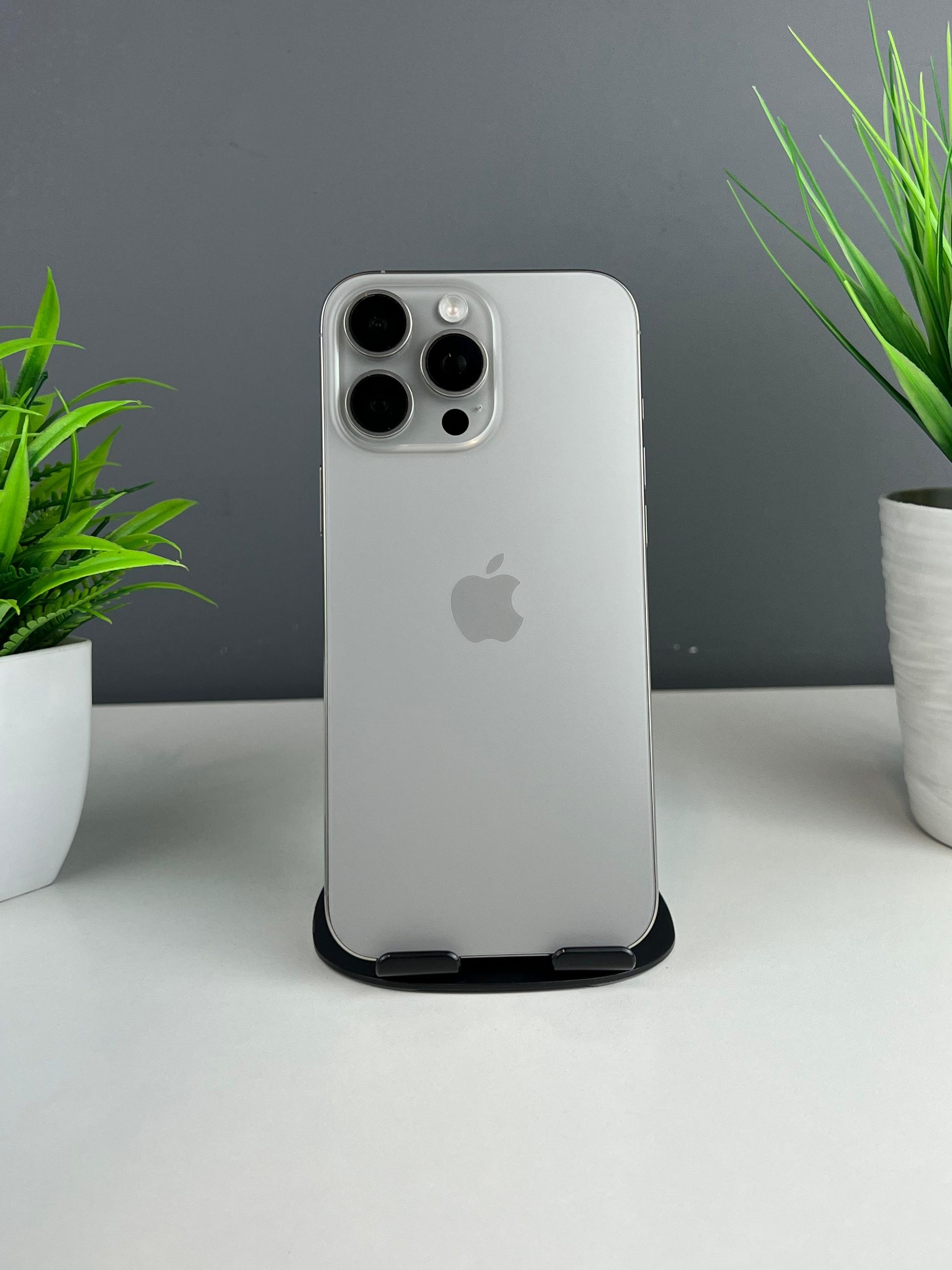 Apple iPhone 16 Pro Max  серый