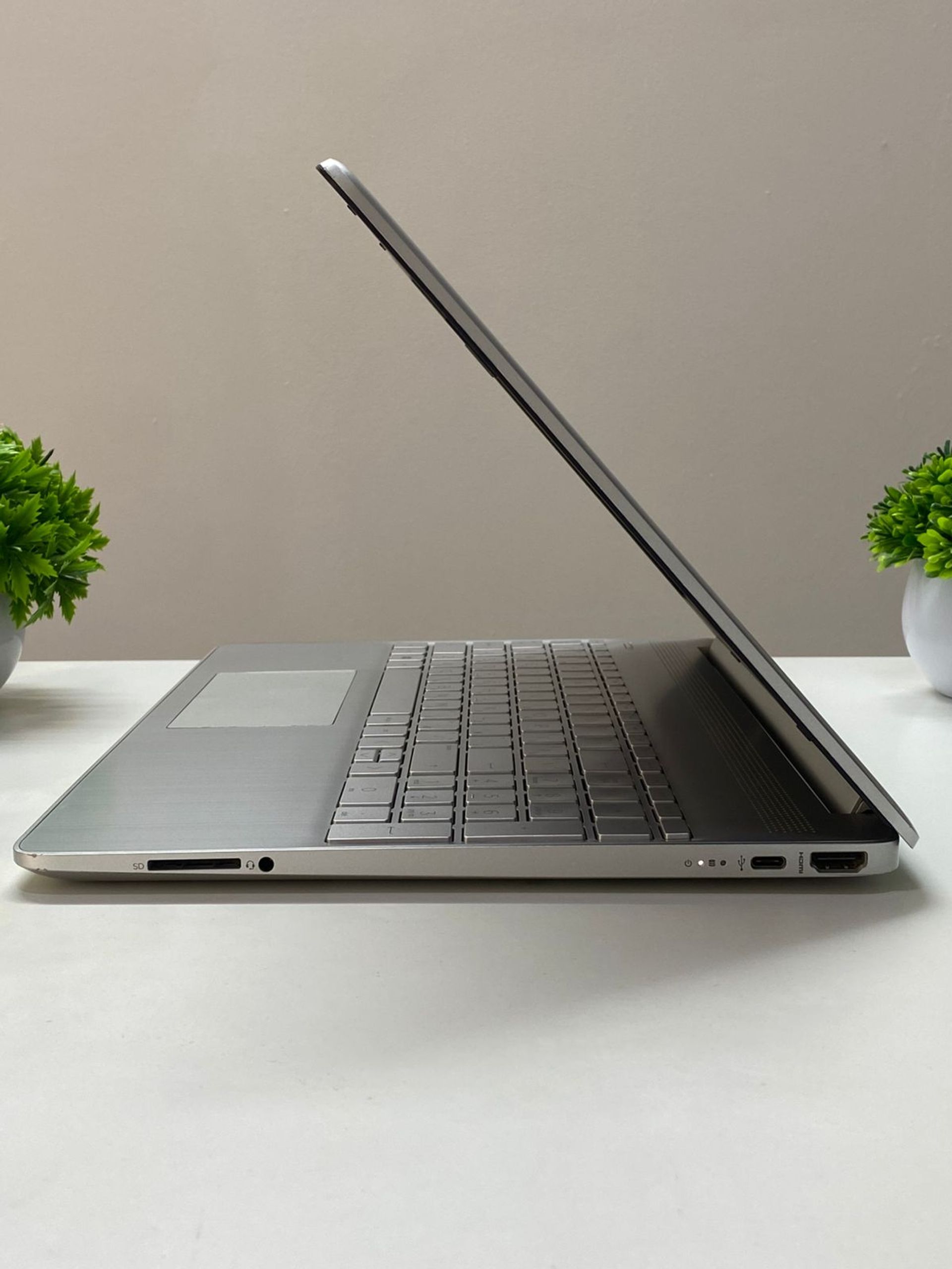 Ноутбук Hp core i3/11-пок  Intel Core i3  11-поколение  ядер 8 GB 500 GB 17 дюймов