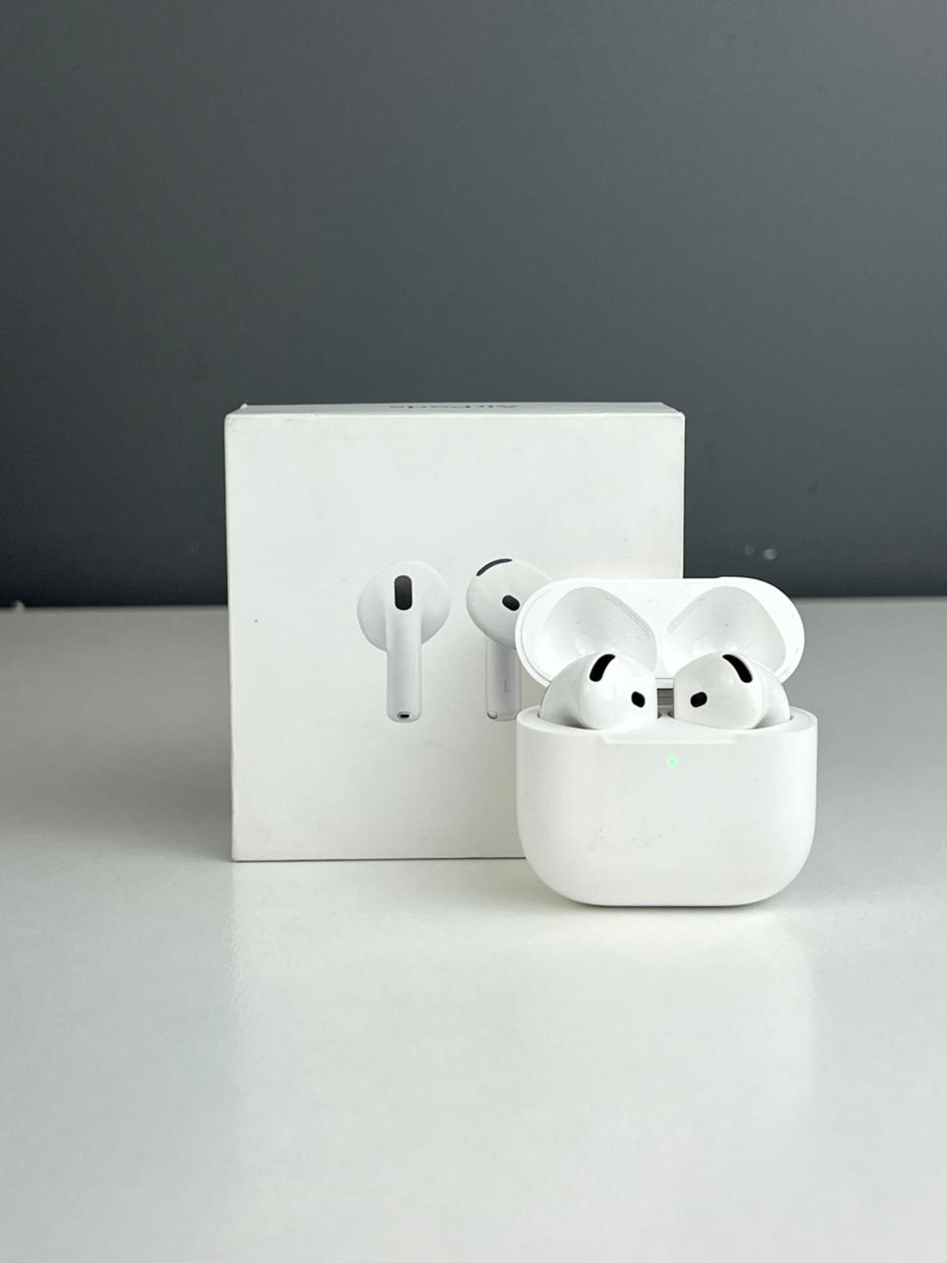 AirPods 4 series